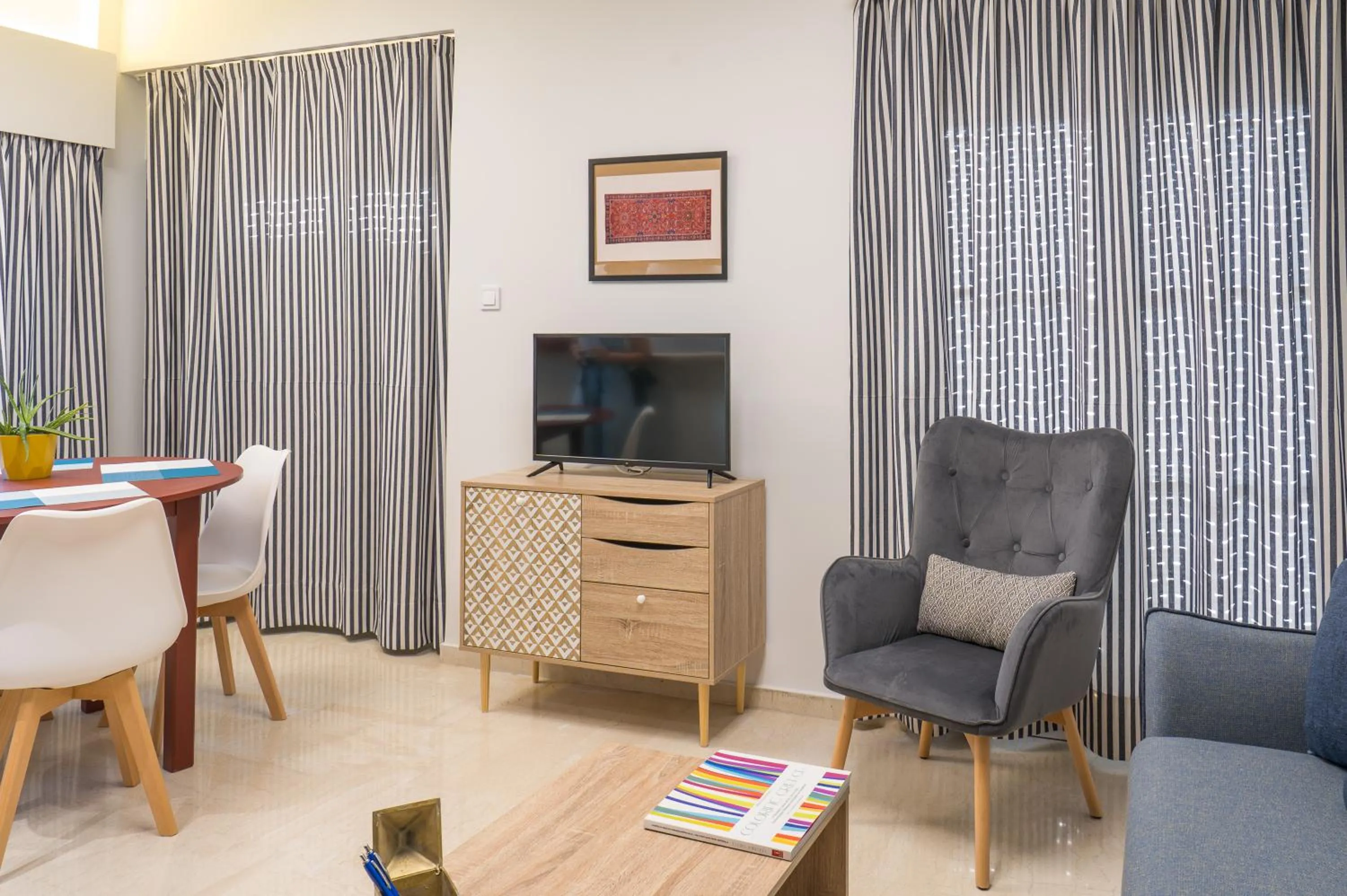 TV and multimedia in CHROMA Lodge Rafina