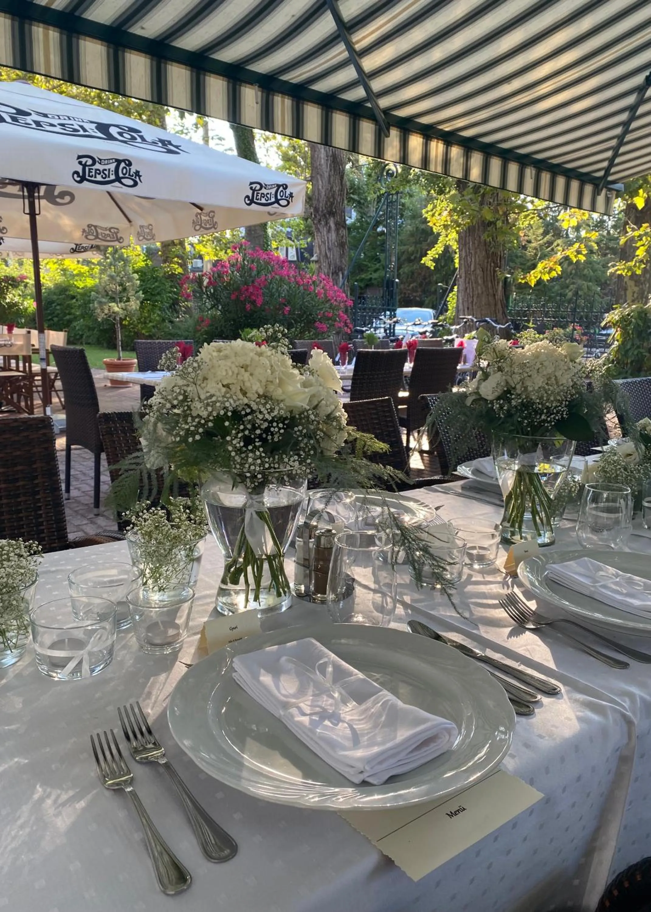 Restaurant/places to eat in Főnix Hotel