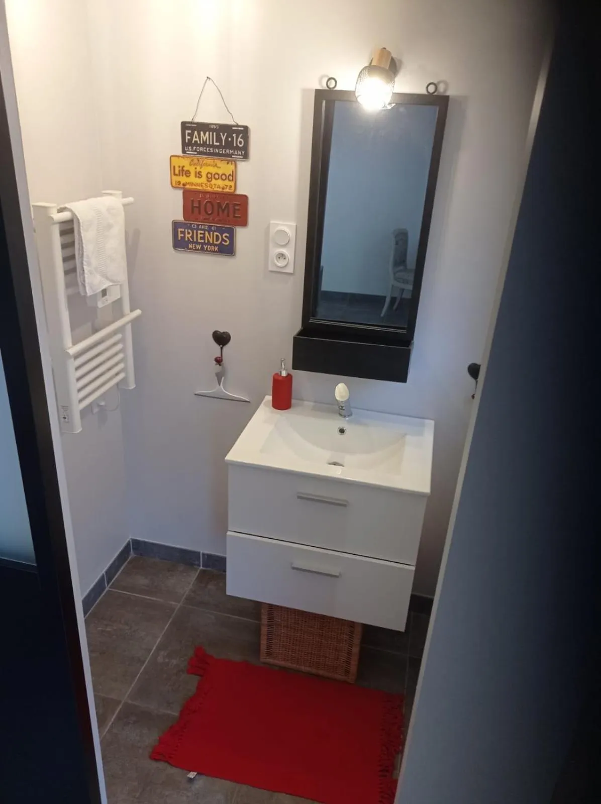 Bathroom in les chambres du pont des chèvres