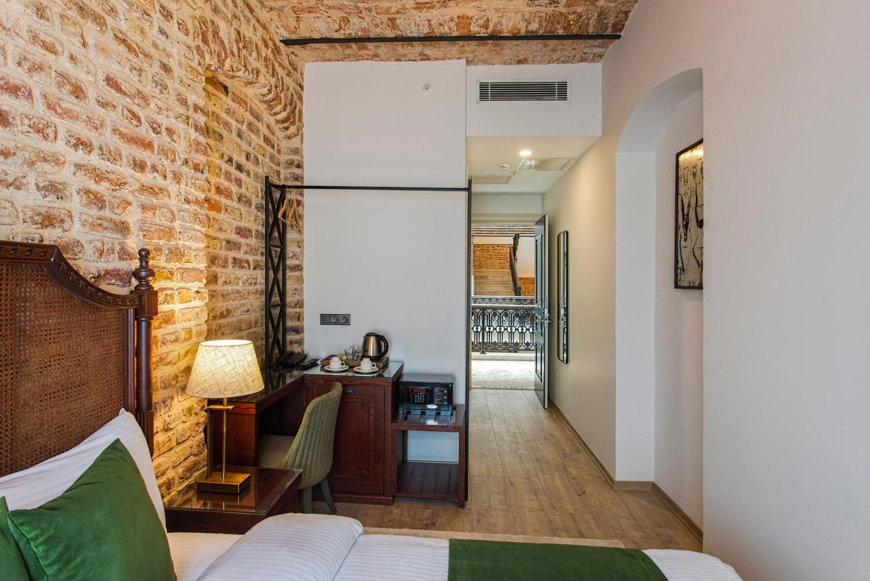 Seating area, Bed in Mest Hotel Istanbul Sirkeci