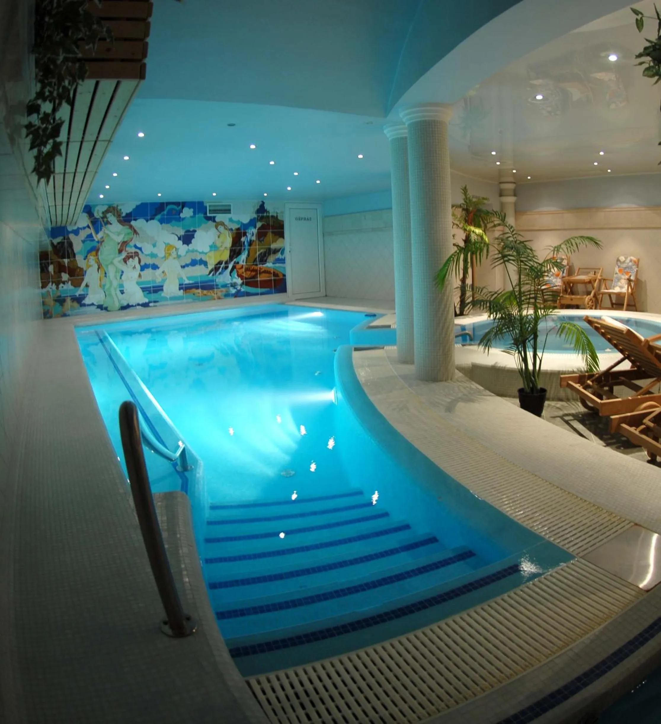 Swimming pool in Hozam Wellness és Apartman