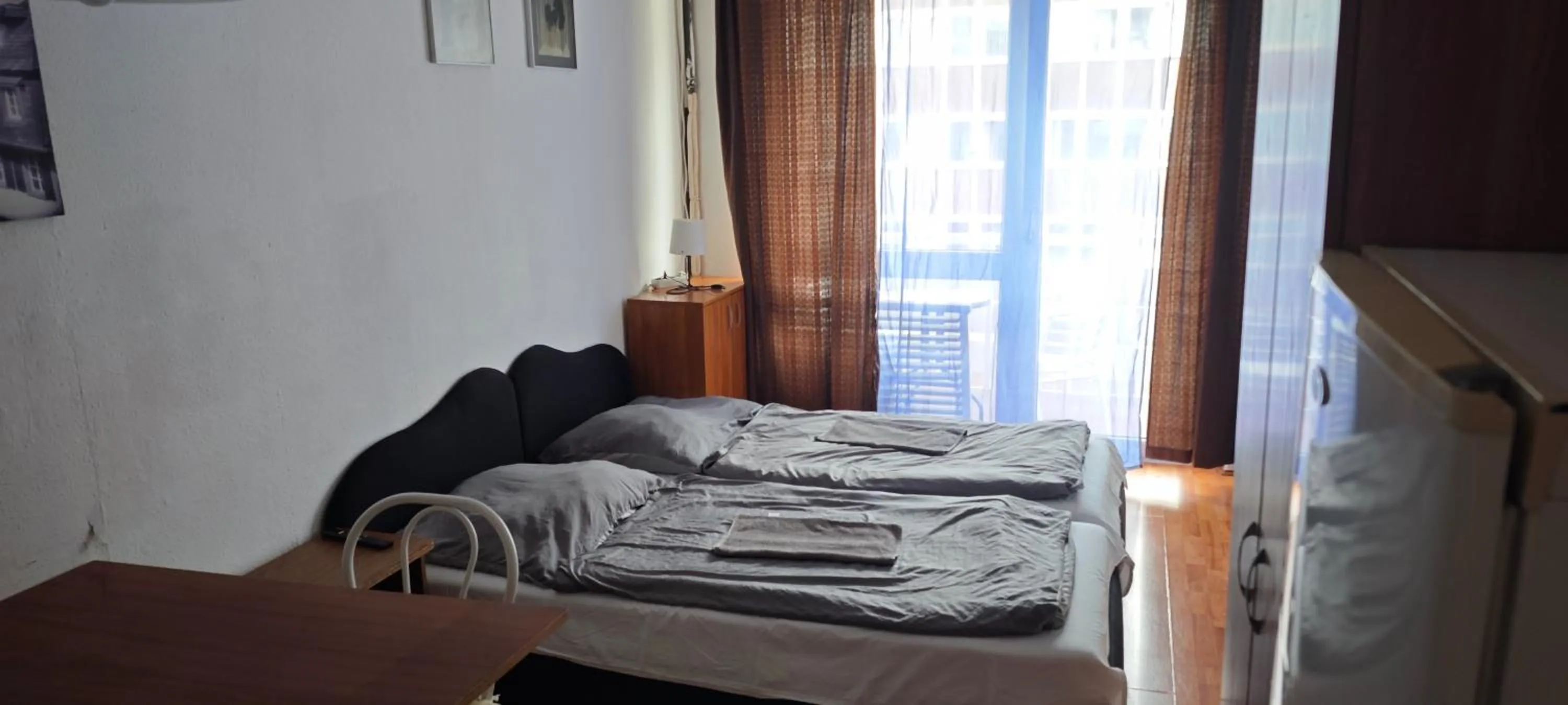 Bed in Apartments Leslie