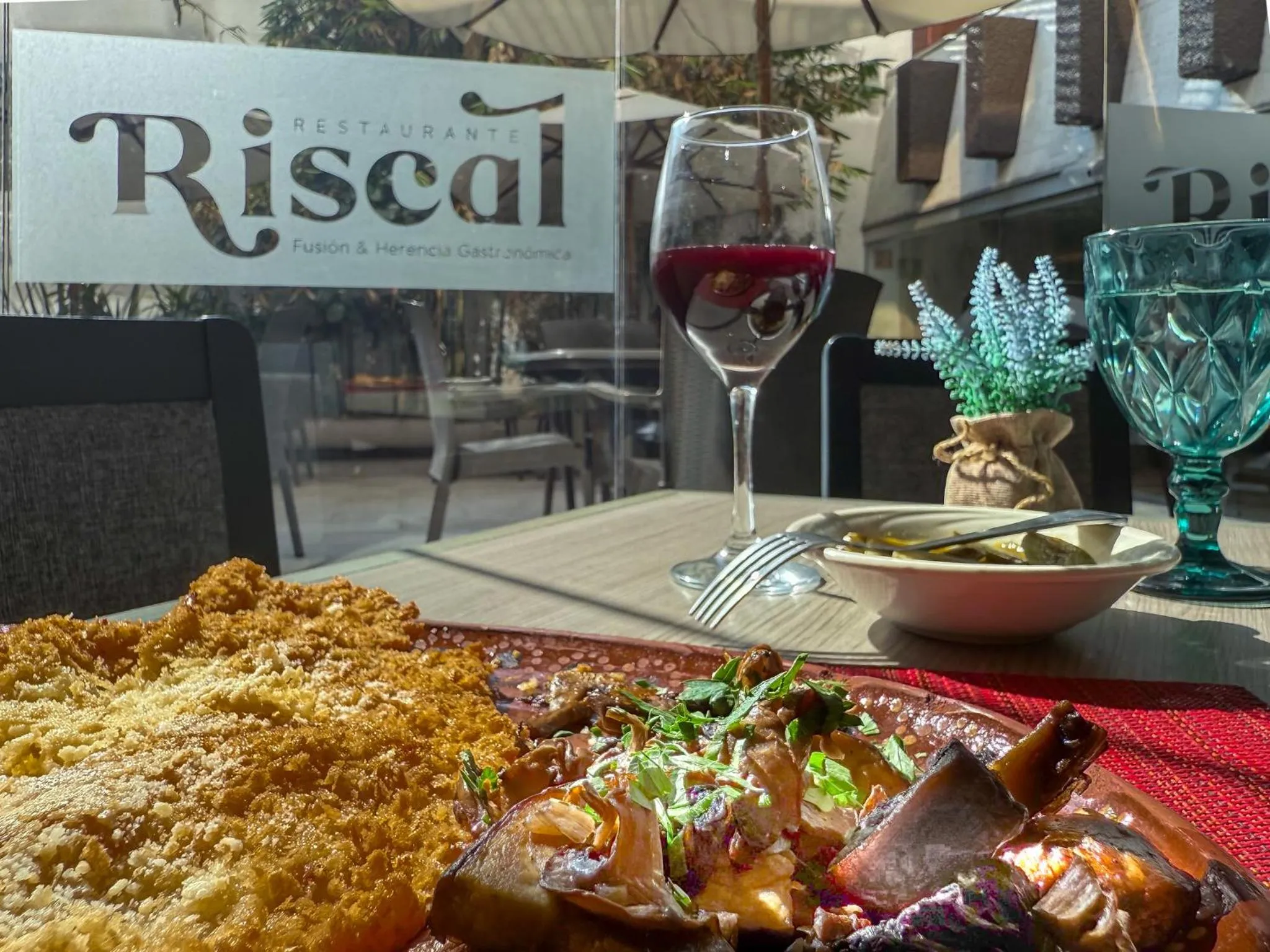 Restaurant/places to eat in Hotel Marbella