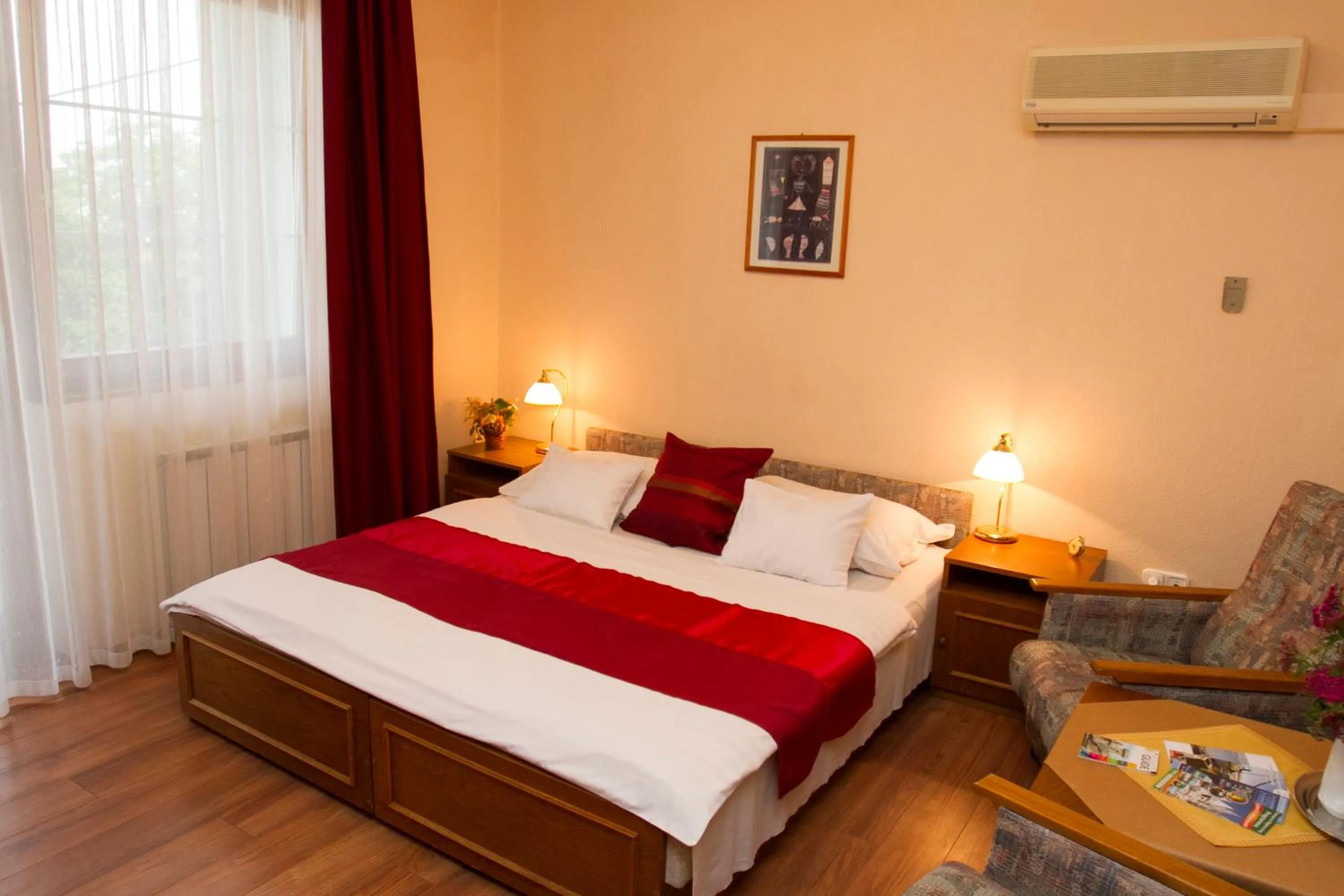 Bedroom, Bed in Hotel Molnár