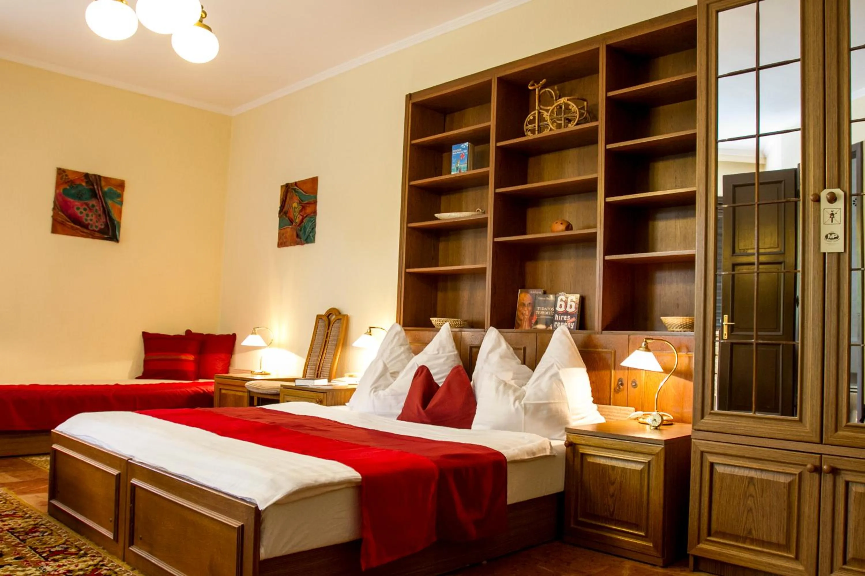 Bedroom, Bed in Hotel Molnár