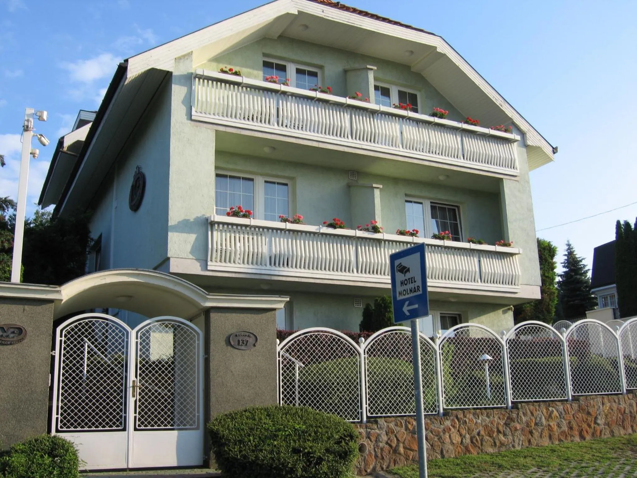 Facade/entrance in Hotel Molnár