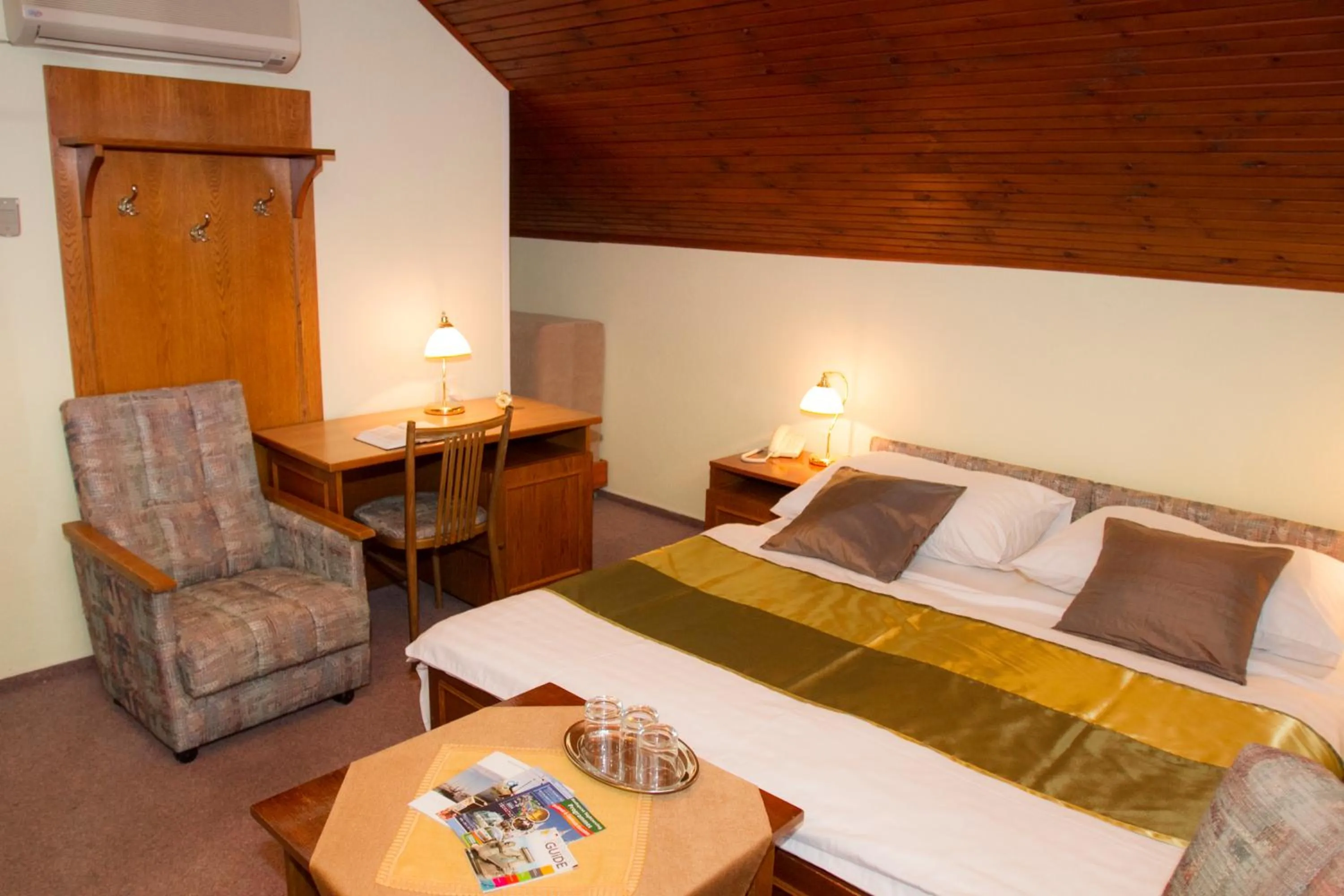 Bedroom, Bed in Hotel Molnár