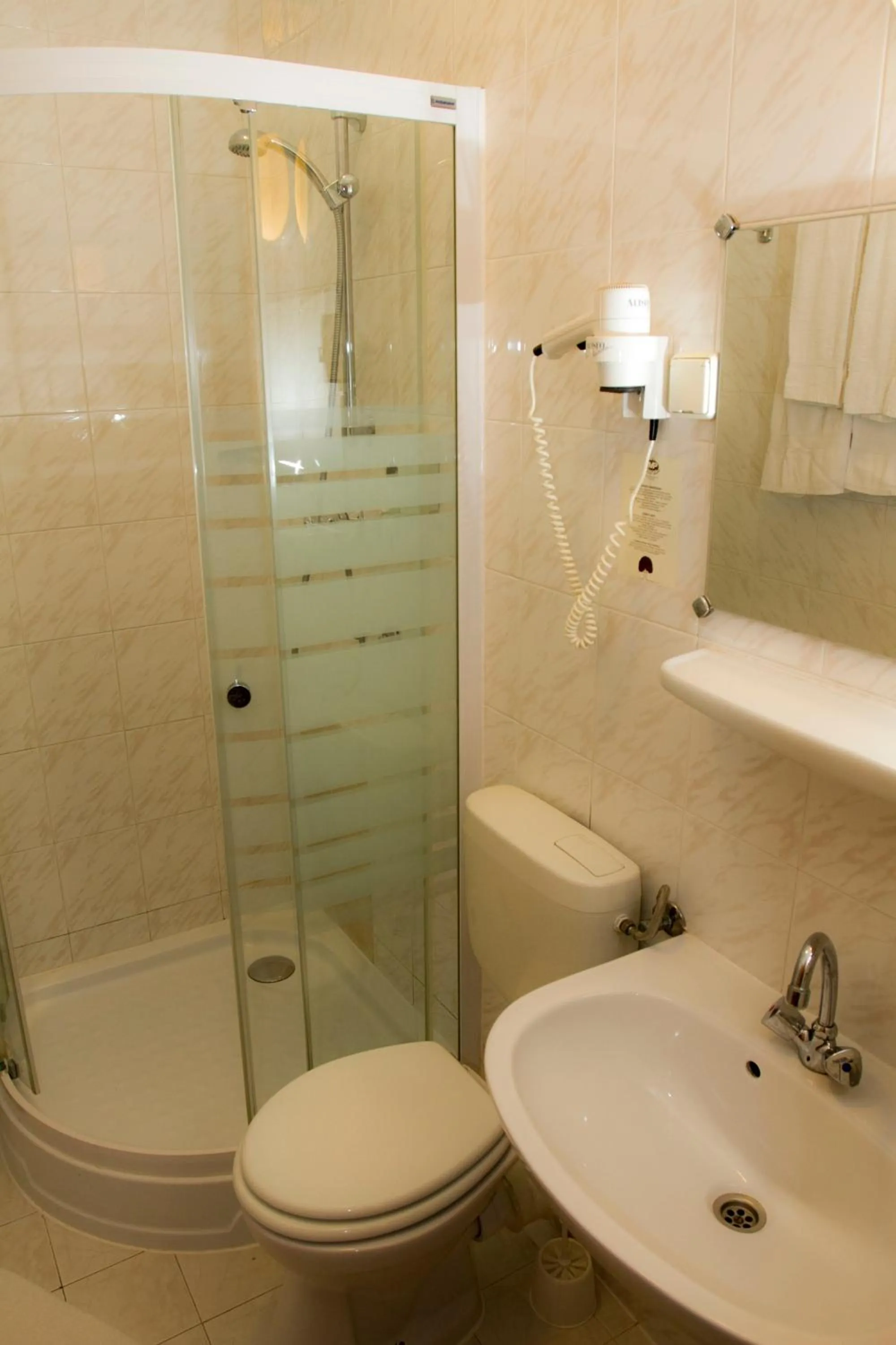 Bathroom in Hotel Molnár