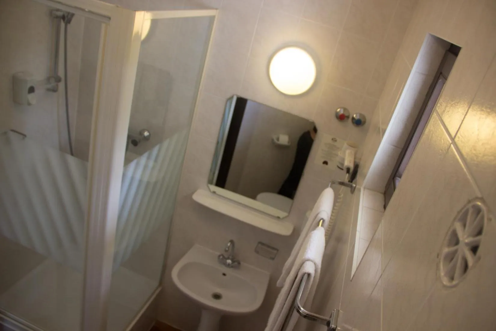 Bathroom in Hotel Molnár