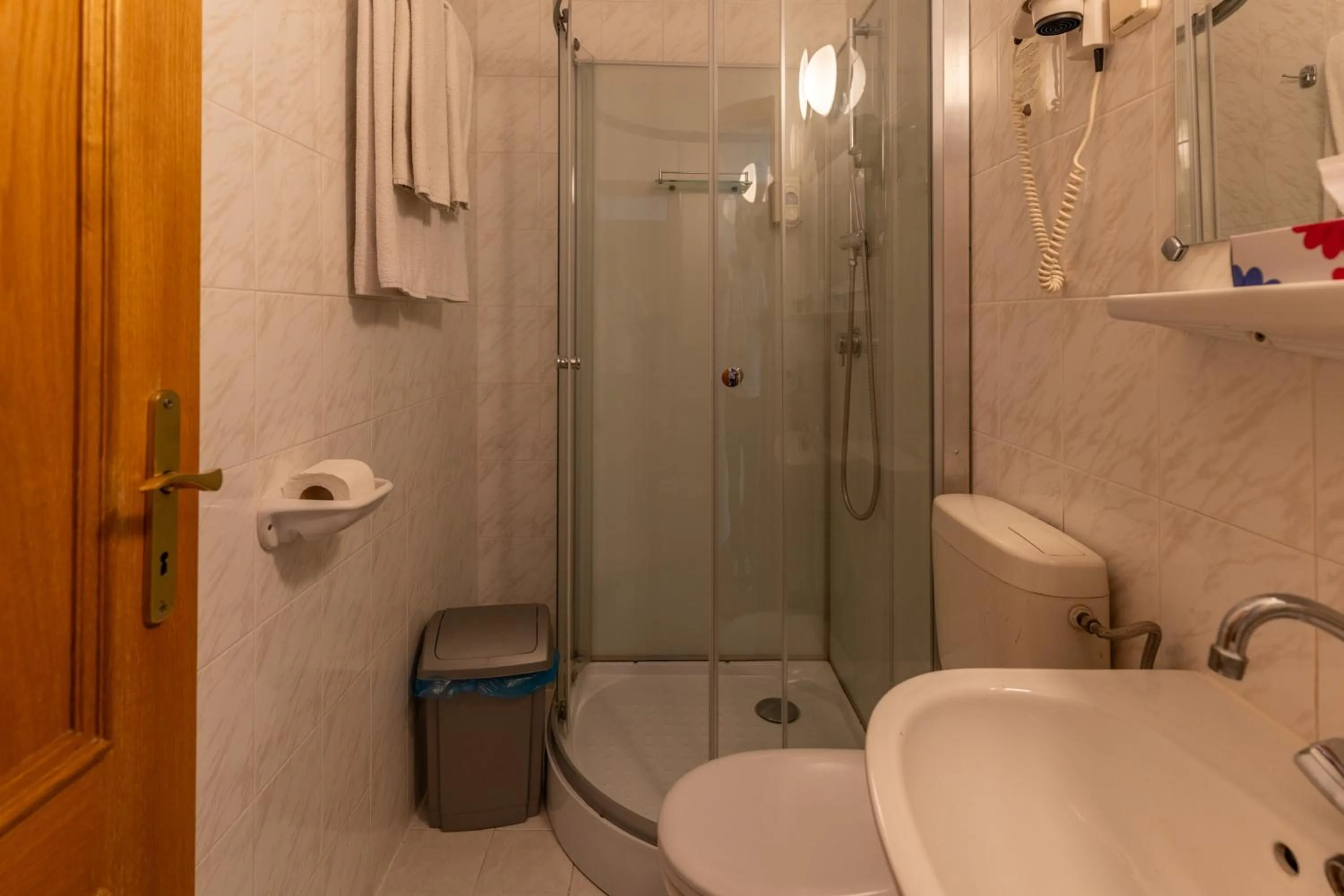 Bathroom in Hotel Molnár