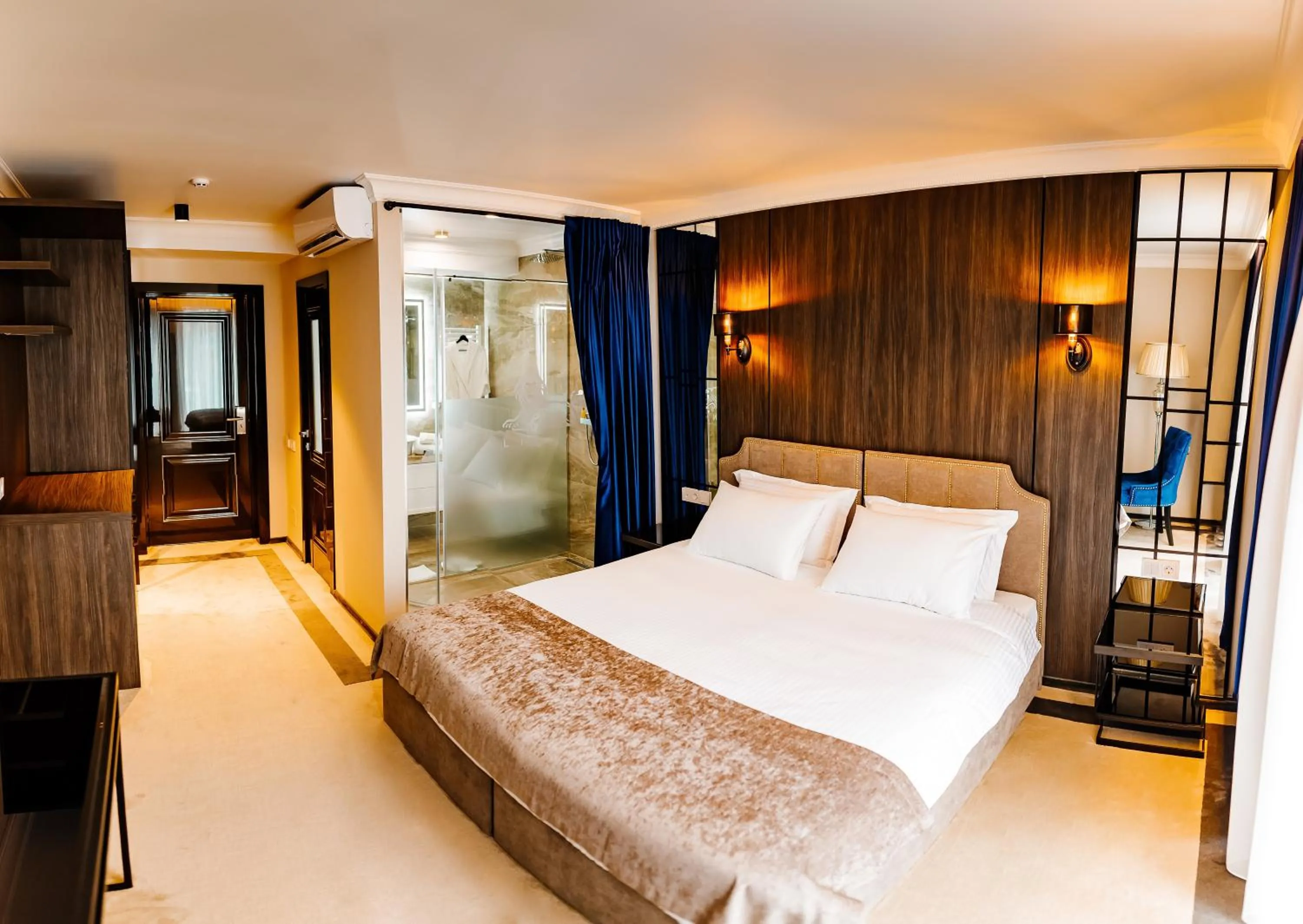 Lion's Hotel