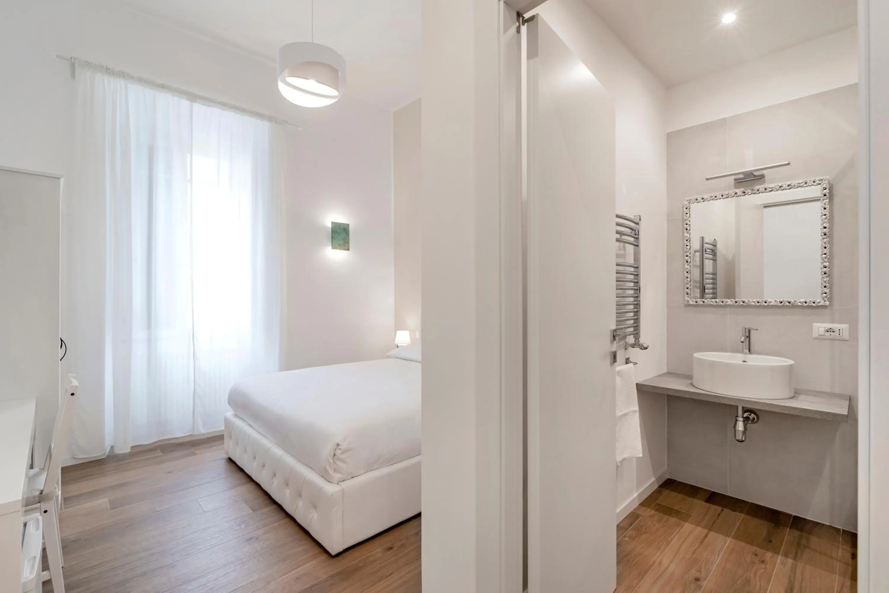 Photo of the whole room, Bed in Leo's Colosseum - Private Apartments