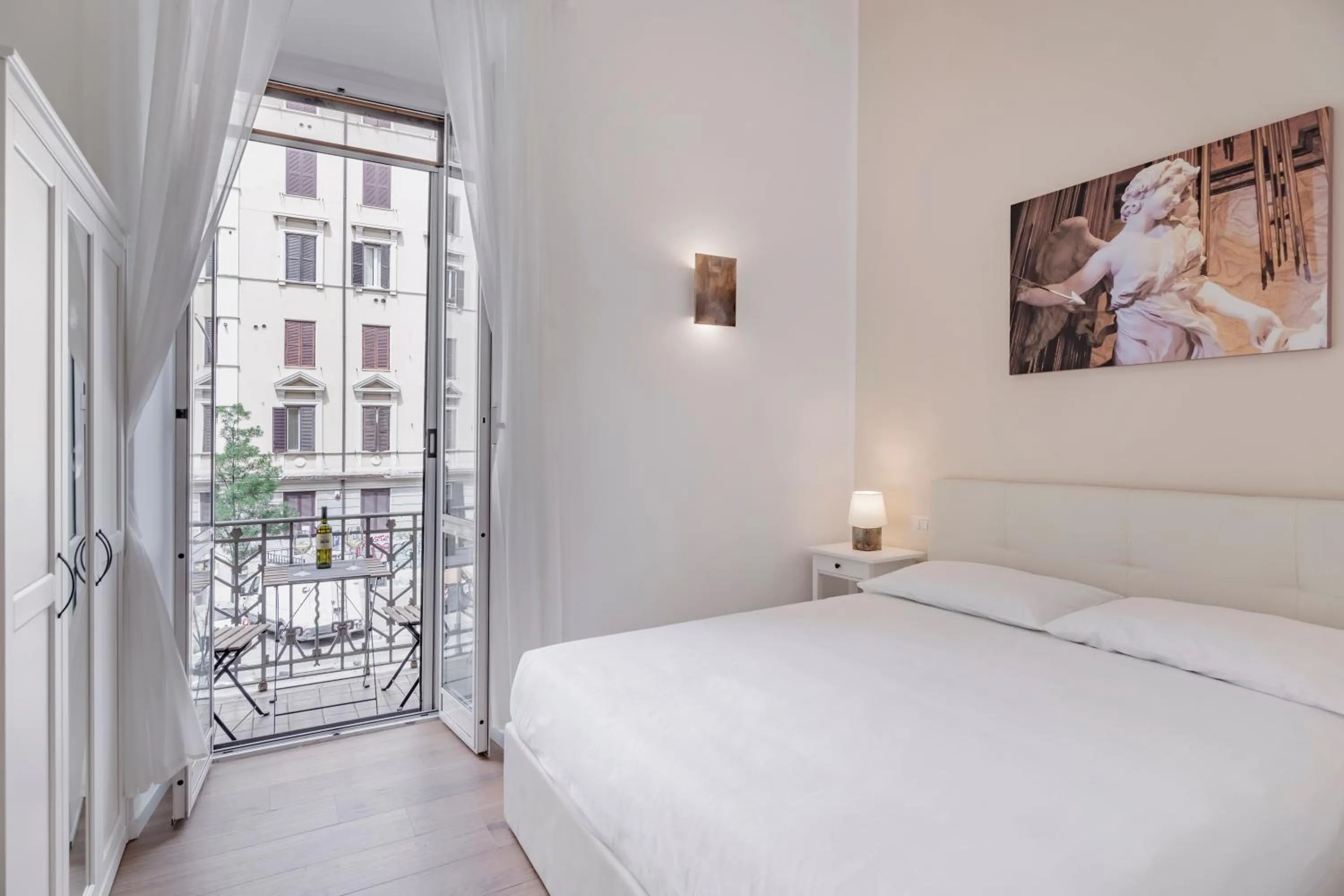 Photo of the whole room, Bed in Leo's Colosseum - Private Apartments