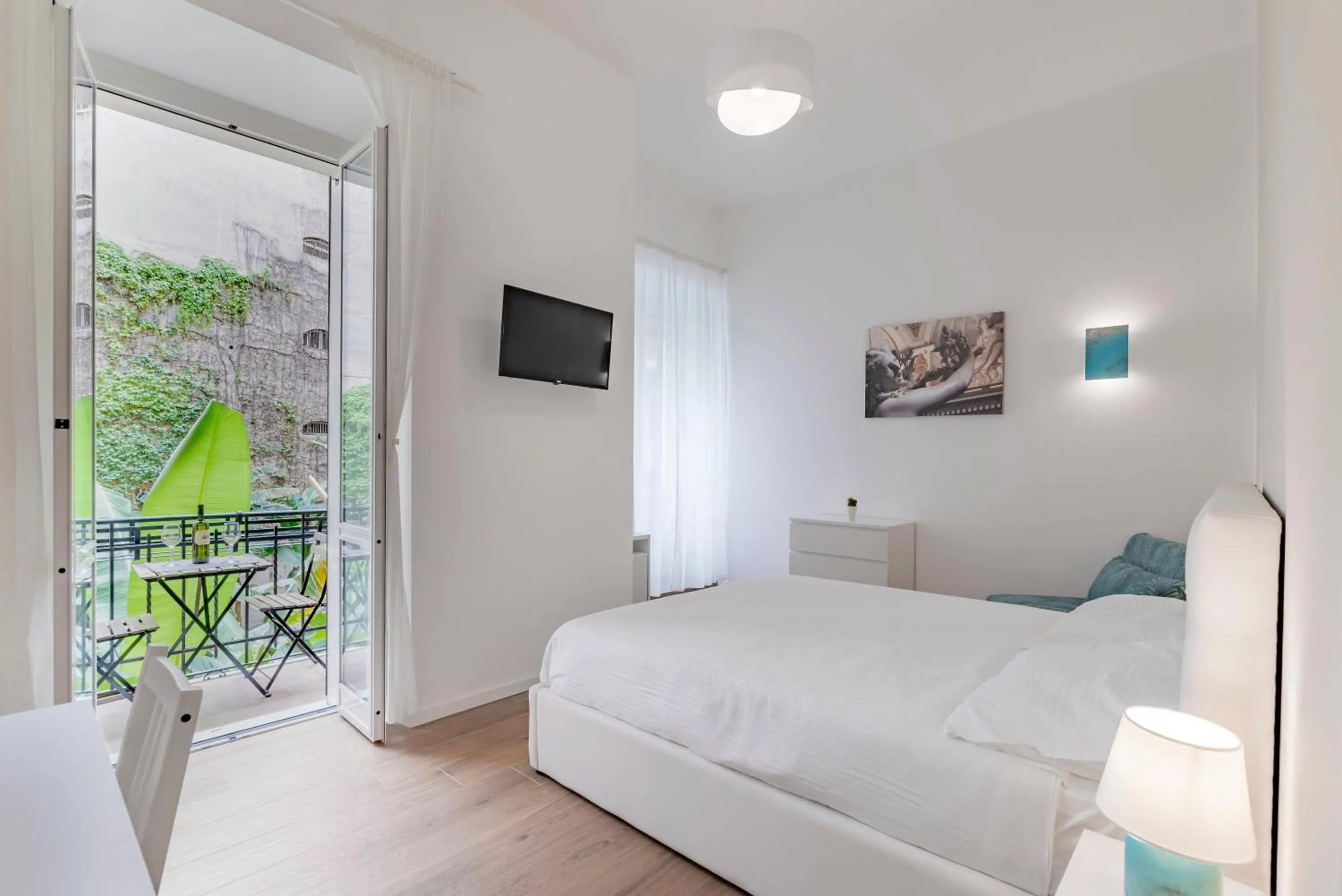 Photo of the whole room, Bed in Leo's Colosseum - Private Apartments