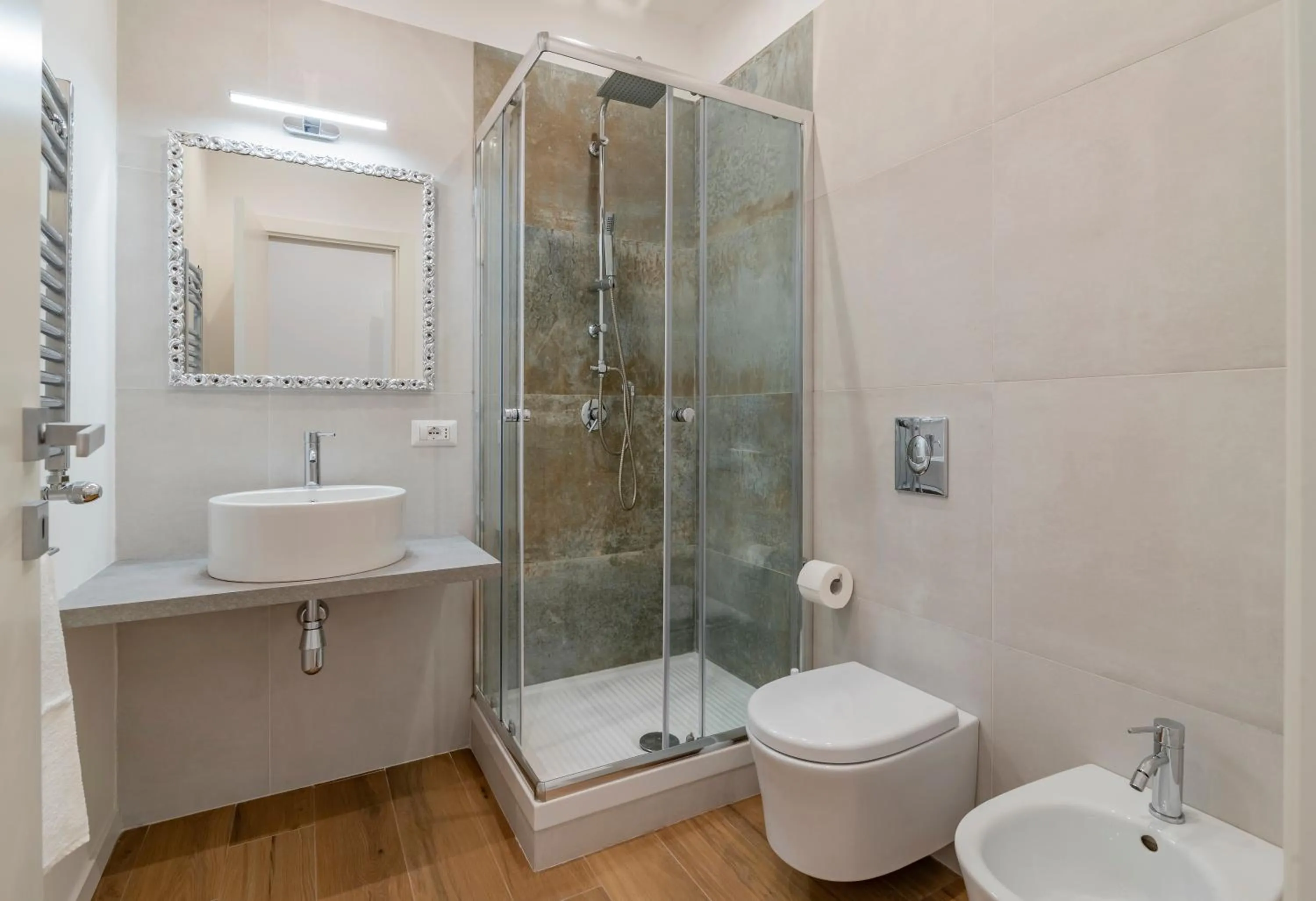 Bathroom in Leo's Colosseum - Private Apartments