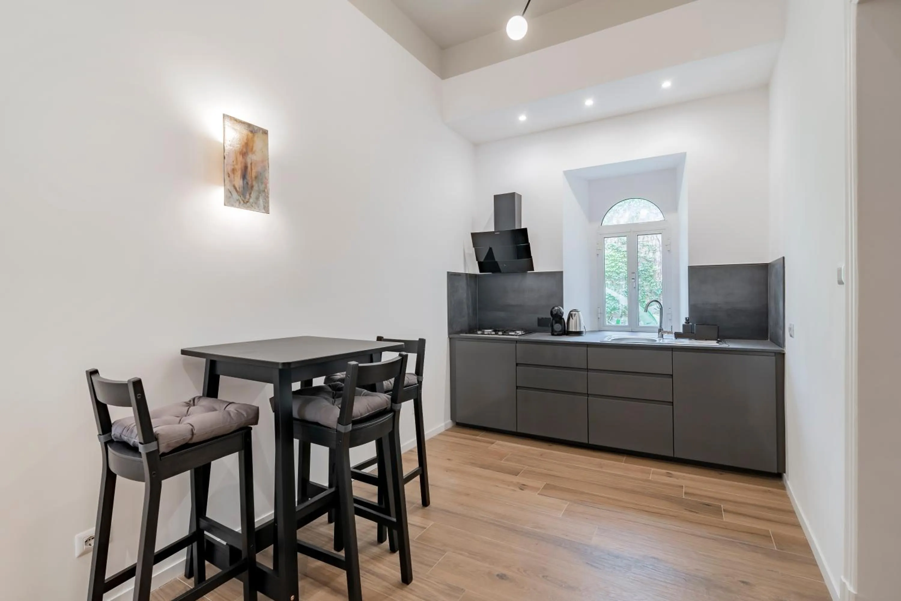 Communal lounge/ TV room in Leo's Colosseum - Private Apartments