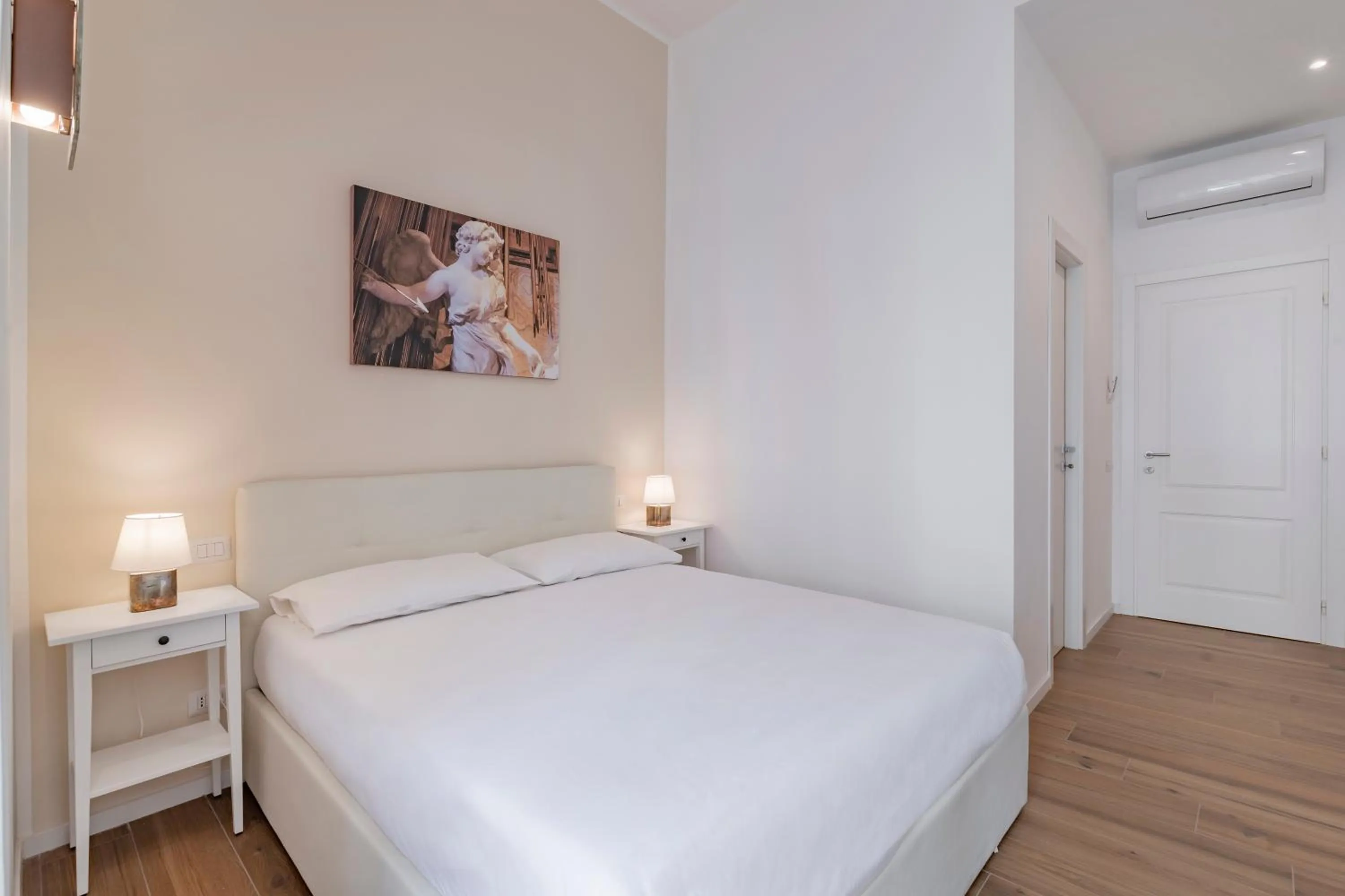 Bedroom, Bed in Leo's Colosseum - Private Apartments