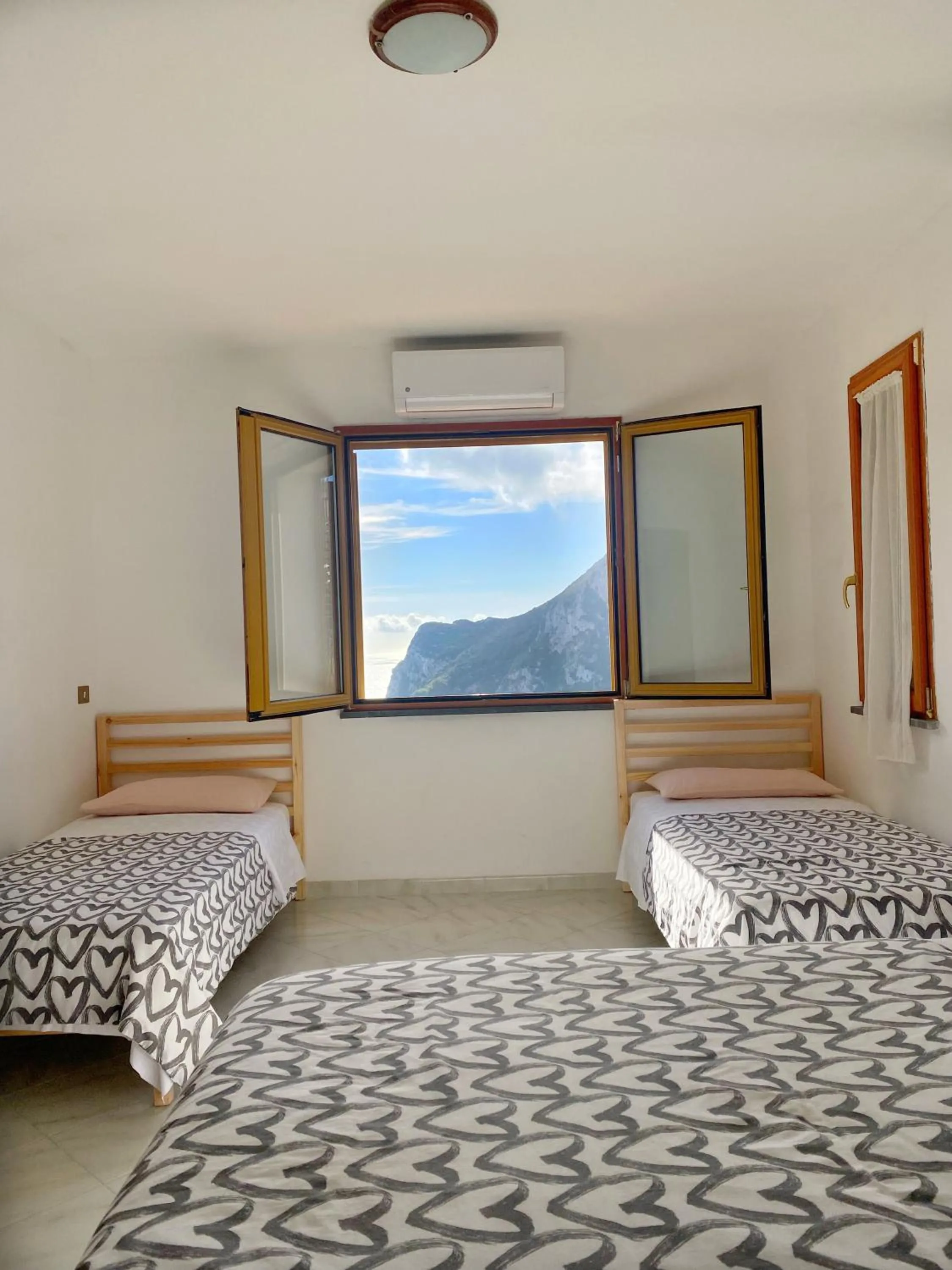 Bedroom, Bed in Villa Mariel Suites & Apartment