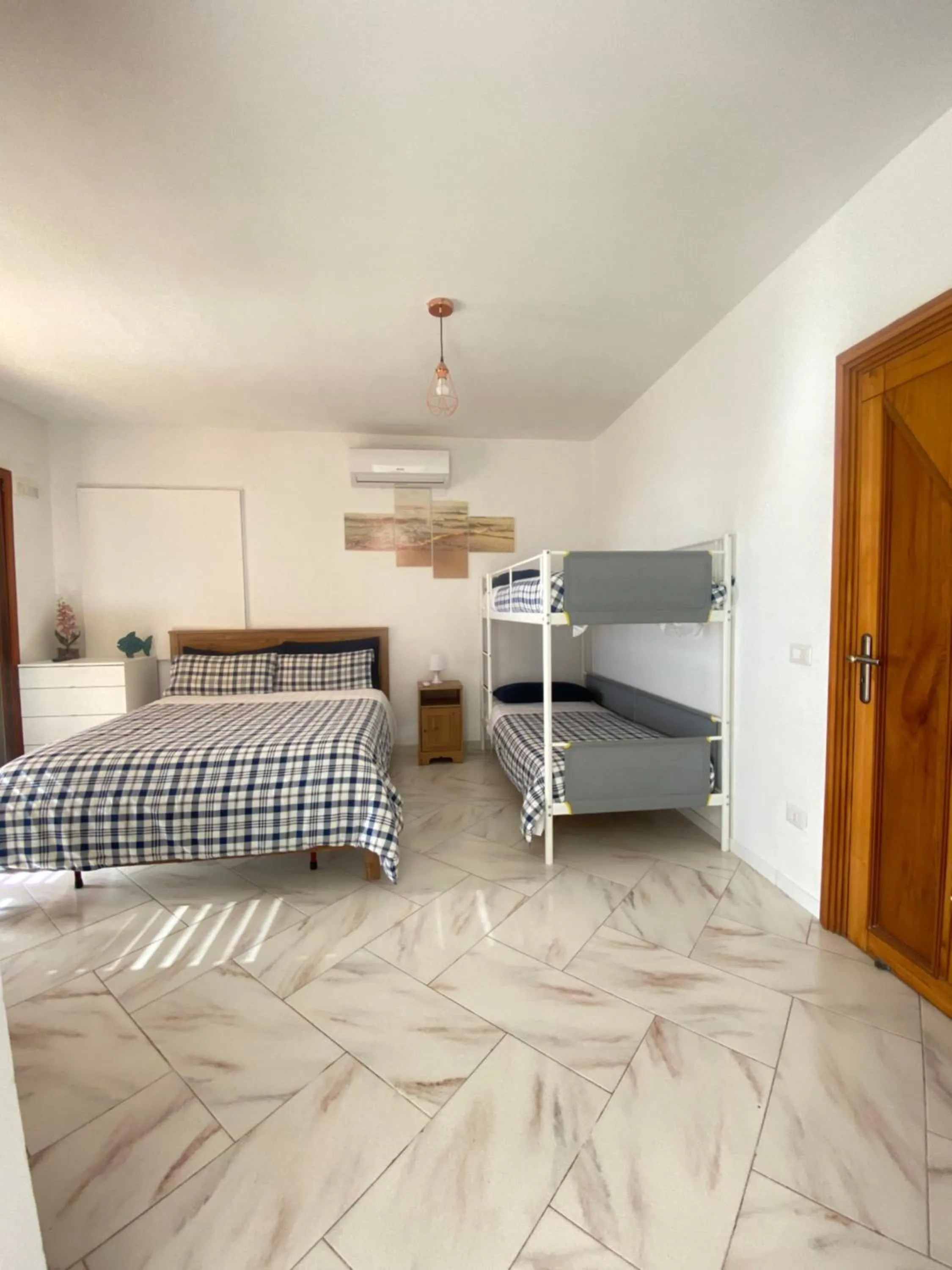 Bedroom, Bed in Villa Mariel Suites & Apartment