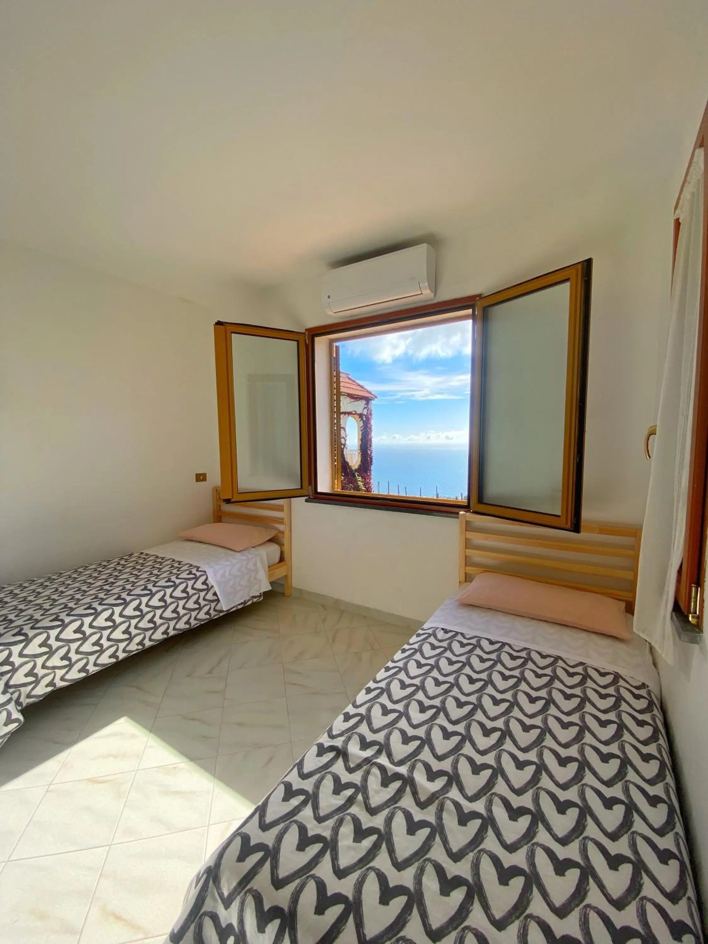View (from property/room), Bed in Villa Mariel Suites & Apartment