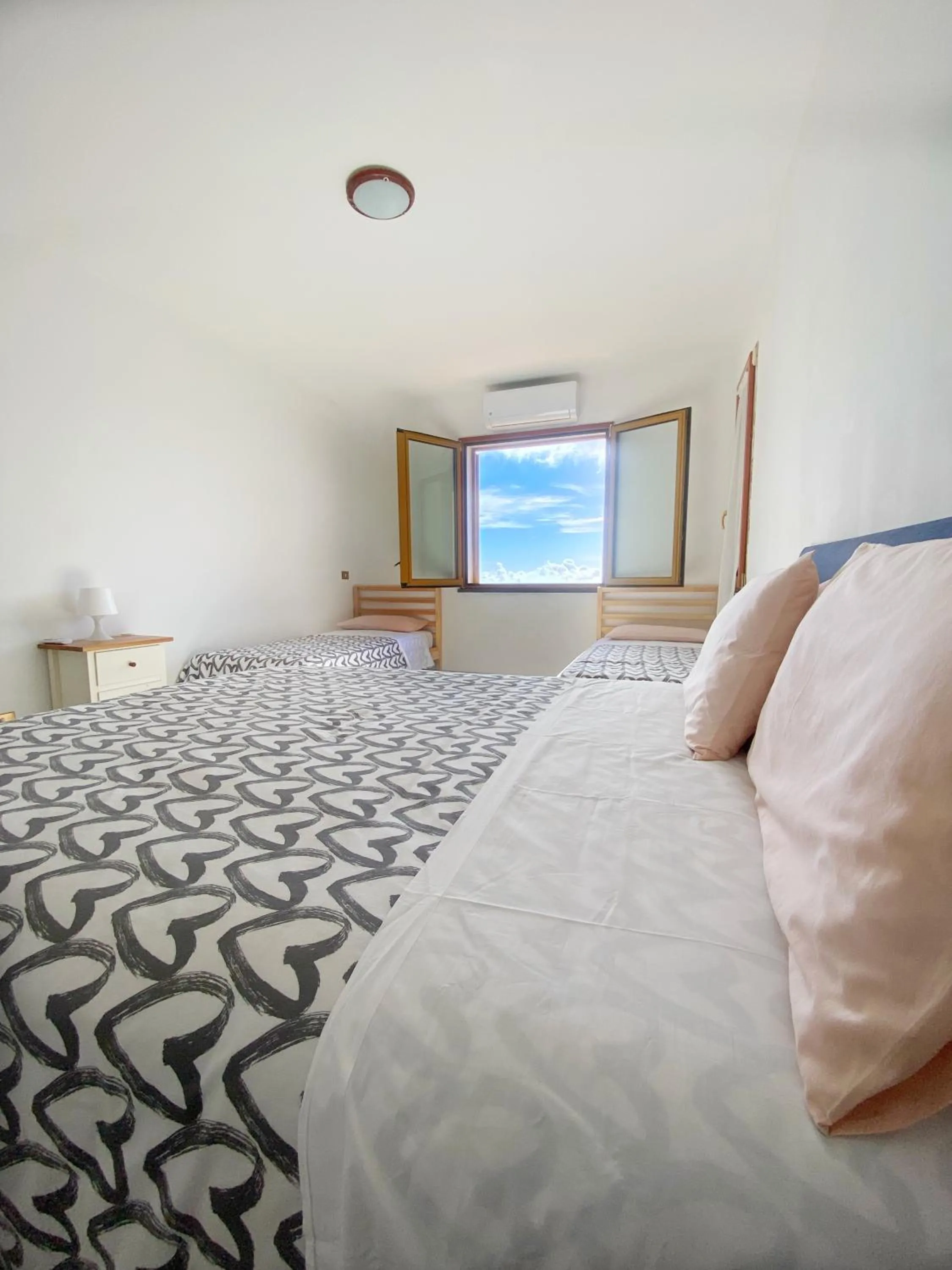 Bedroom, Bed in Villa Mariel Suites & Apartment