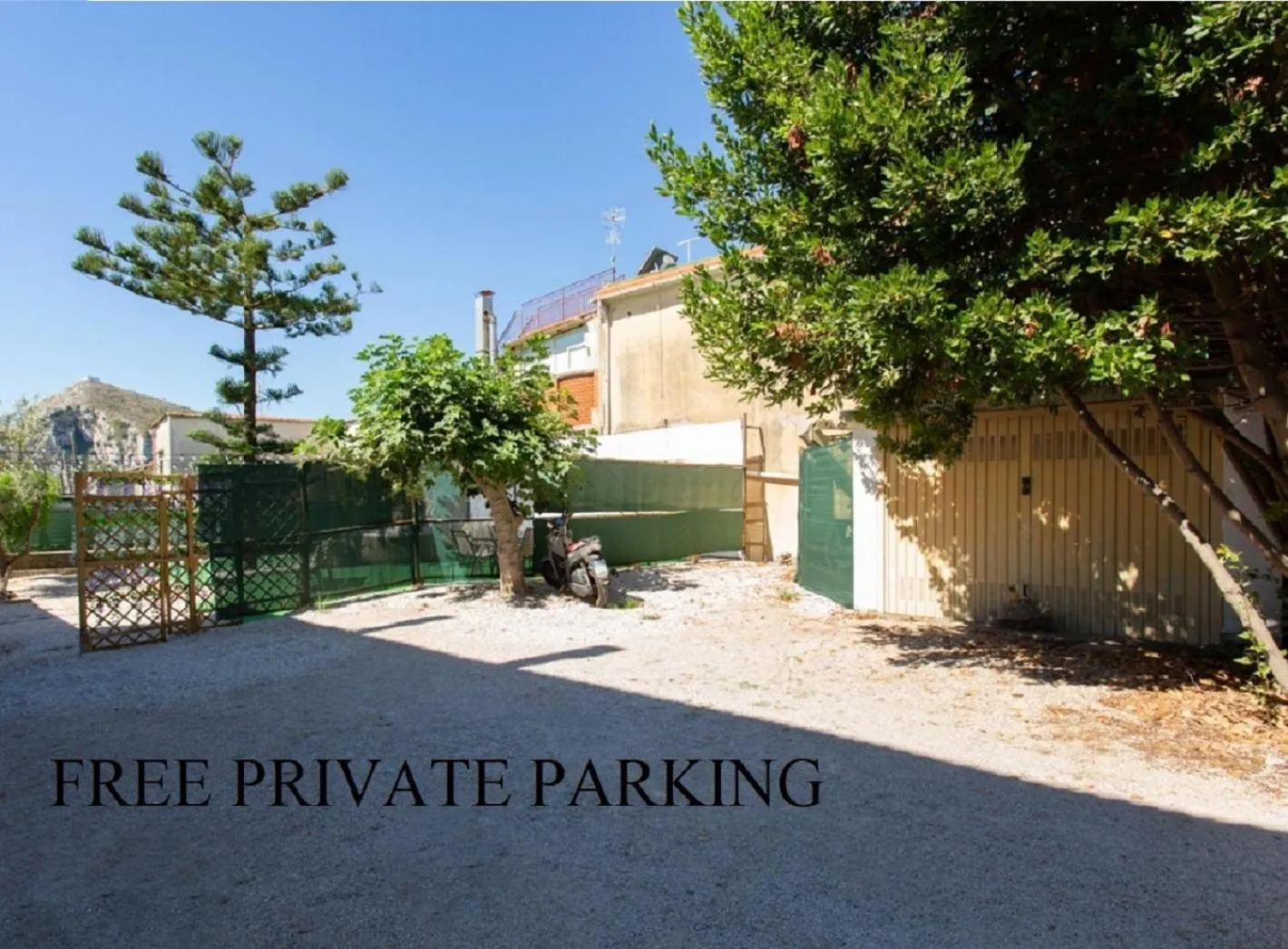 Parking in Villa Mariel Suites & Apartment