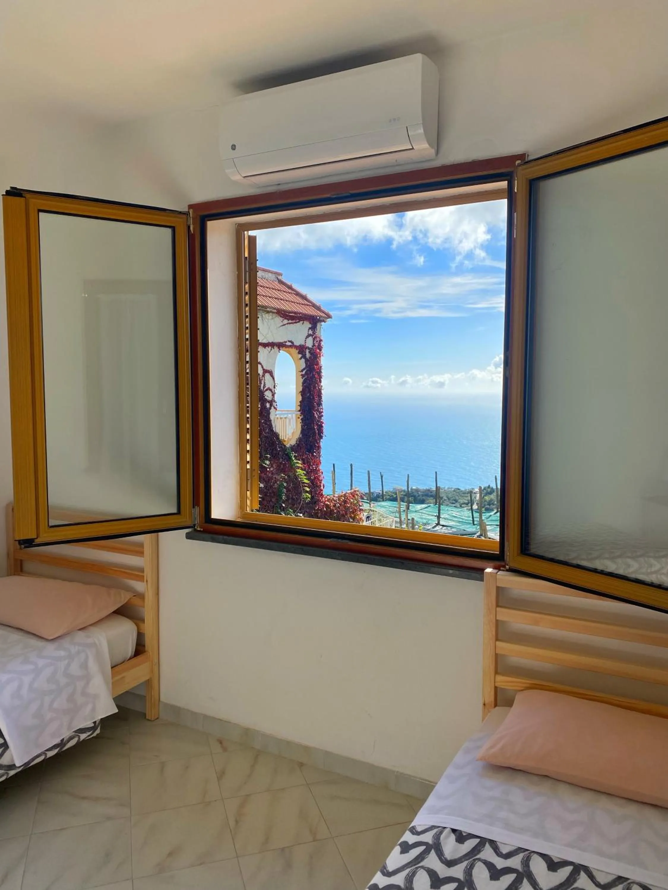 View (from property/room), Bed in Villa Mariel Suites & Apartment