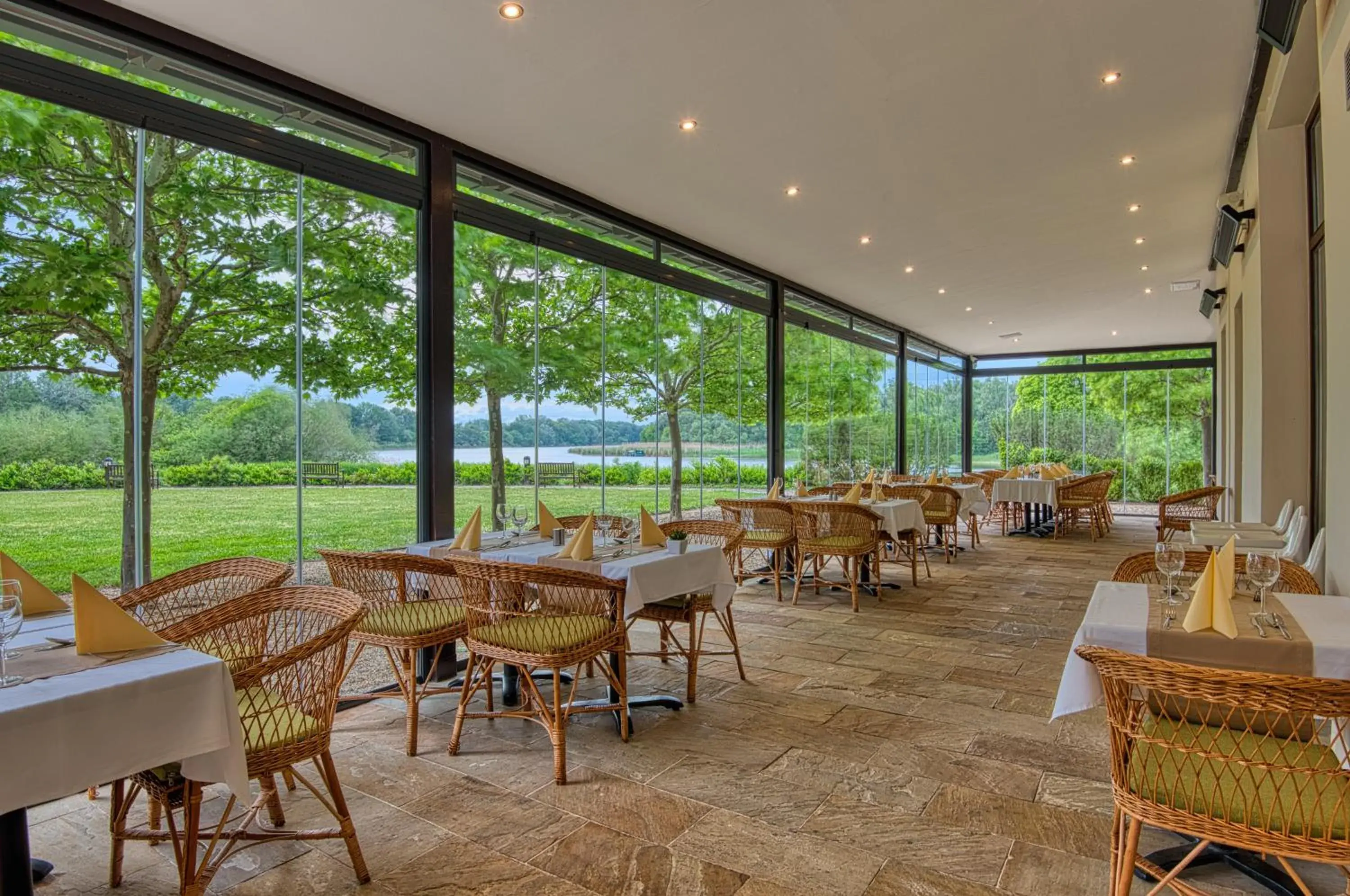 Restaurant/places to eat in Tisza Balneum Hotel Restaurant/places to eat in Tisza Balneum Hotel