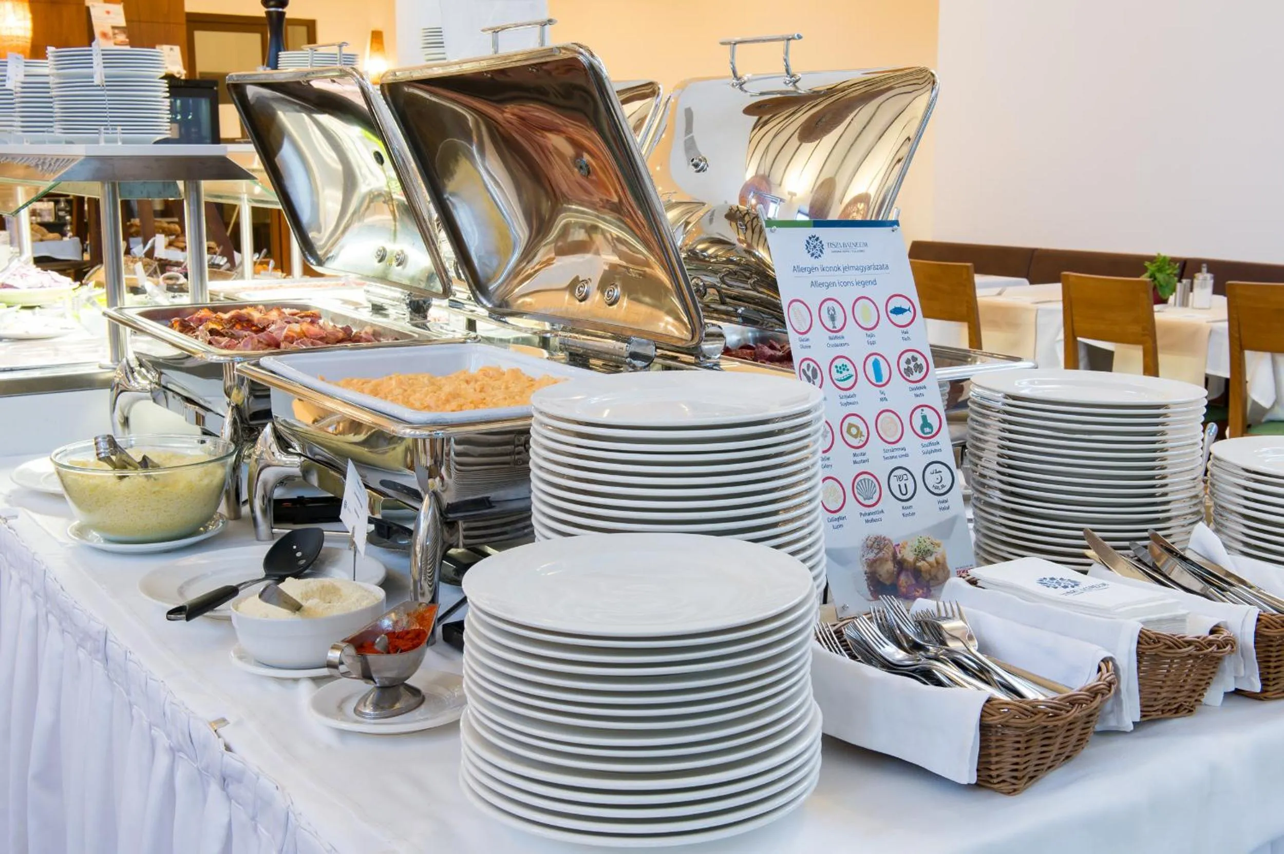 Buffet breakfast in Tisza Balneum Hotel