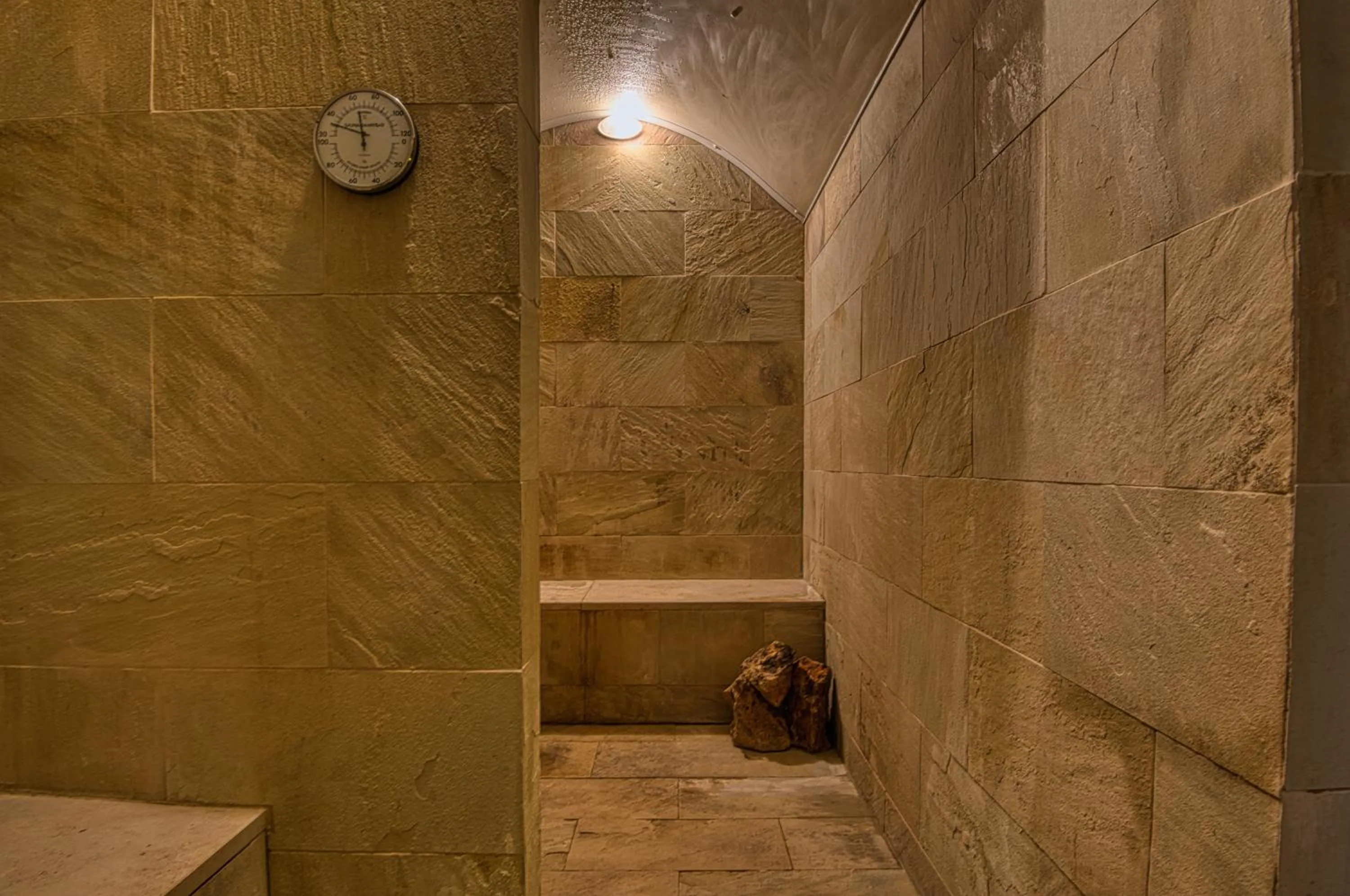 Steam room in Tisza Balneum Hotel