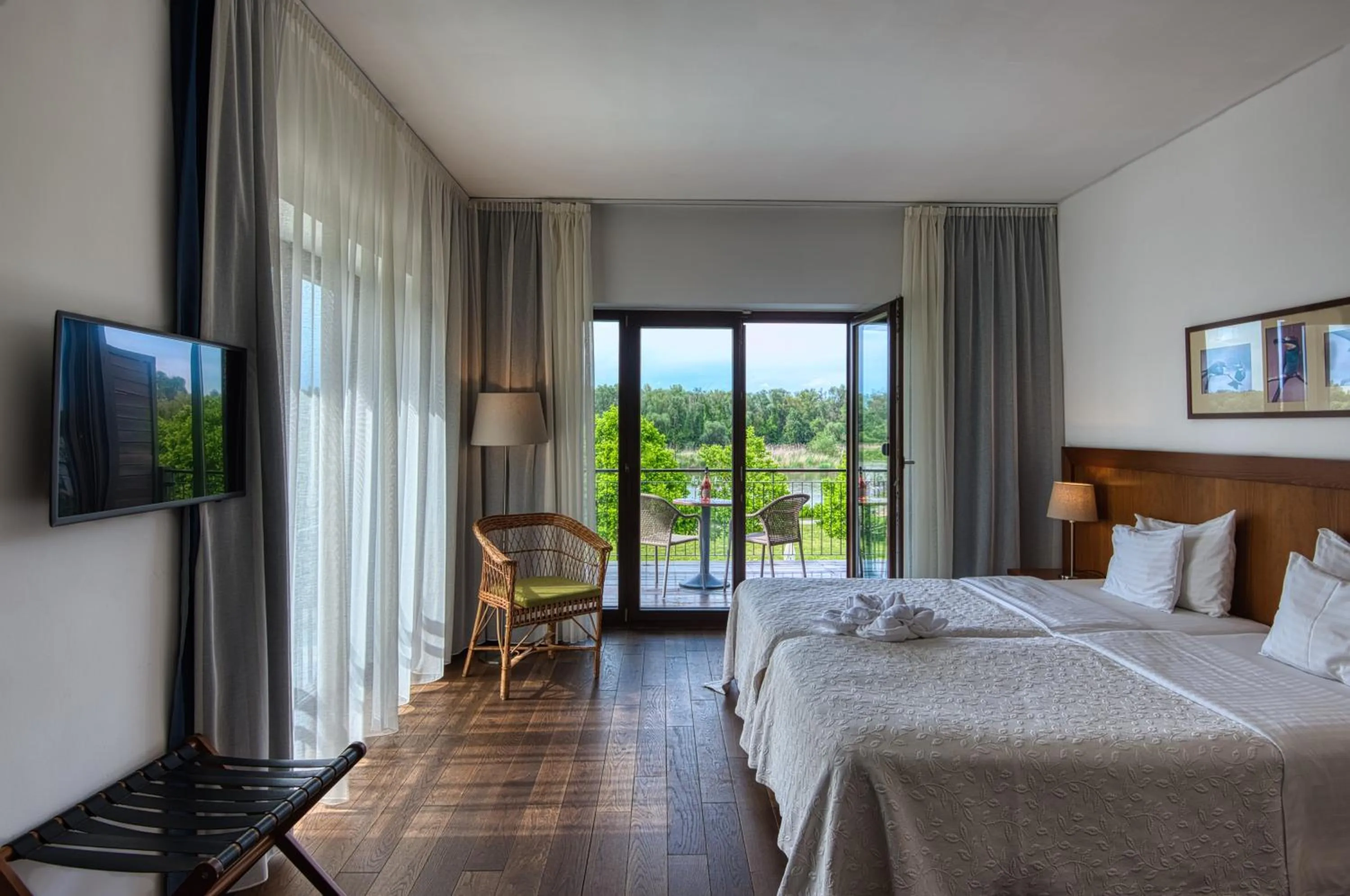 Photo of the whole room, Bed in Tisza Balneum Hotel