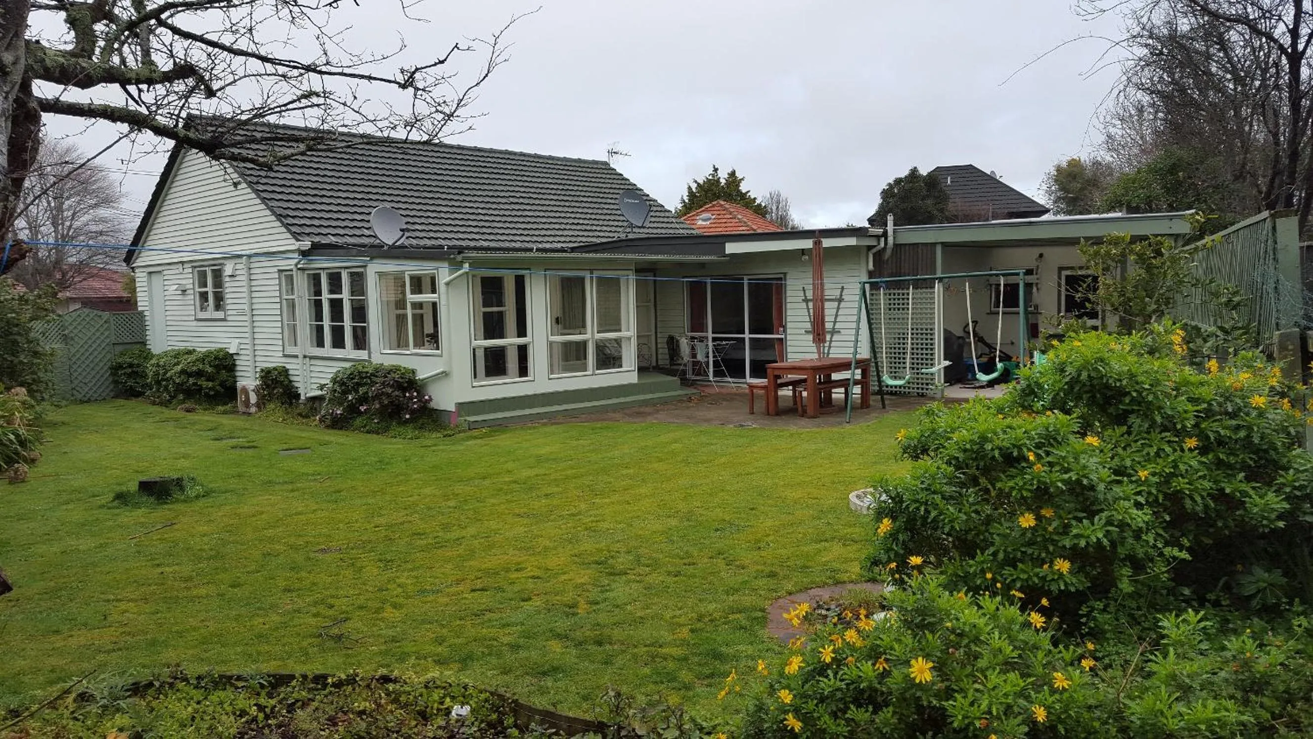 Garden in Hidden Gem and Entire Bungalow in Central hutt