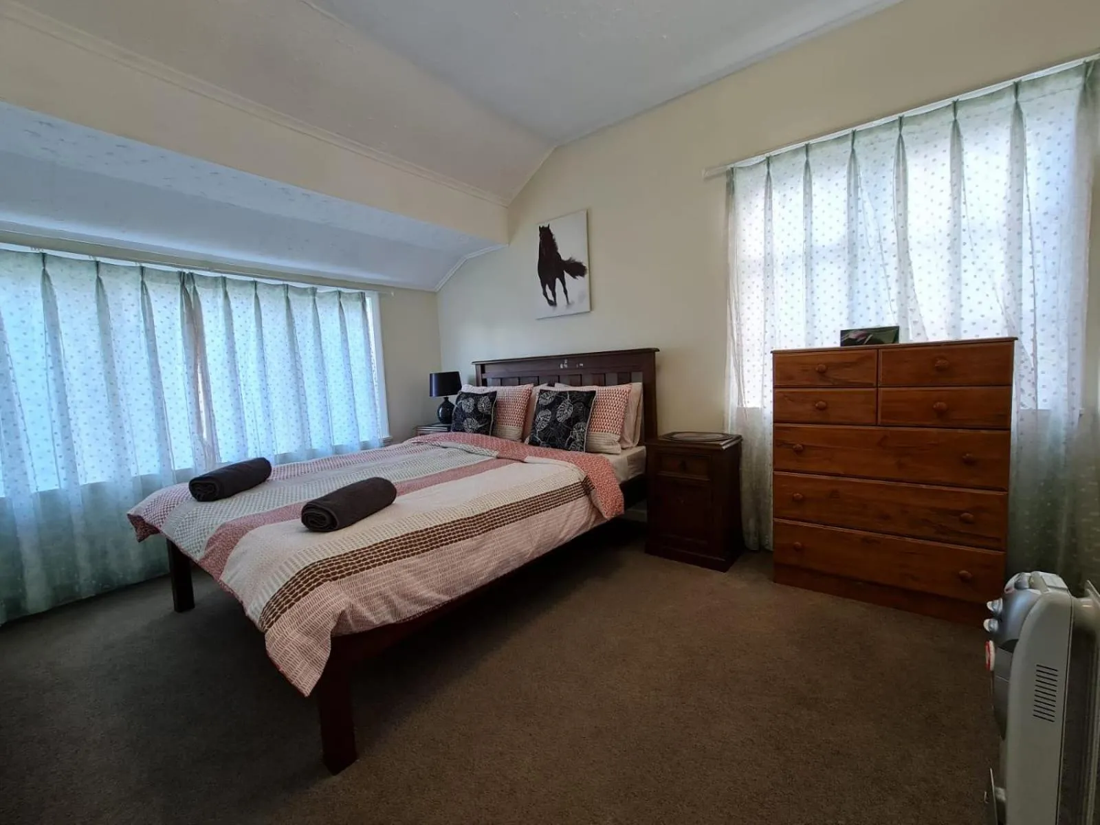 Bed in Hidden Gem and Entire Bungalow in Central hutt