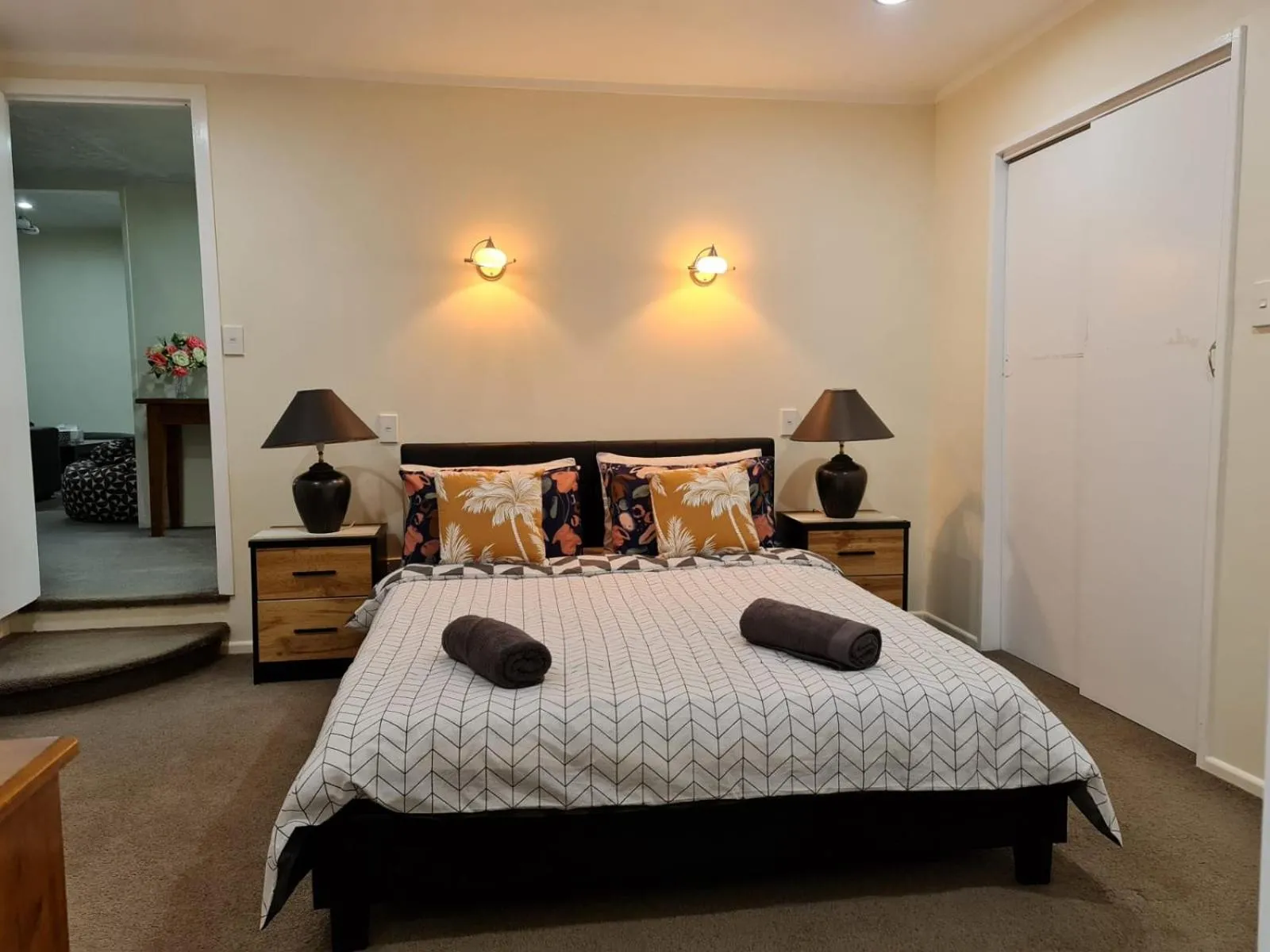 Bed in Hidden Gem and Entire Bungalow in Central hutt