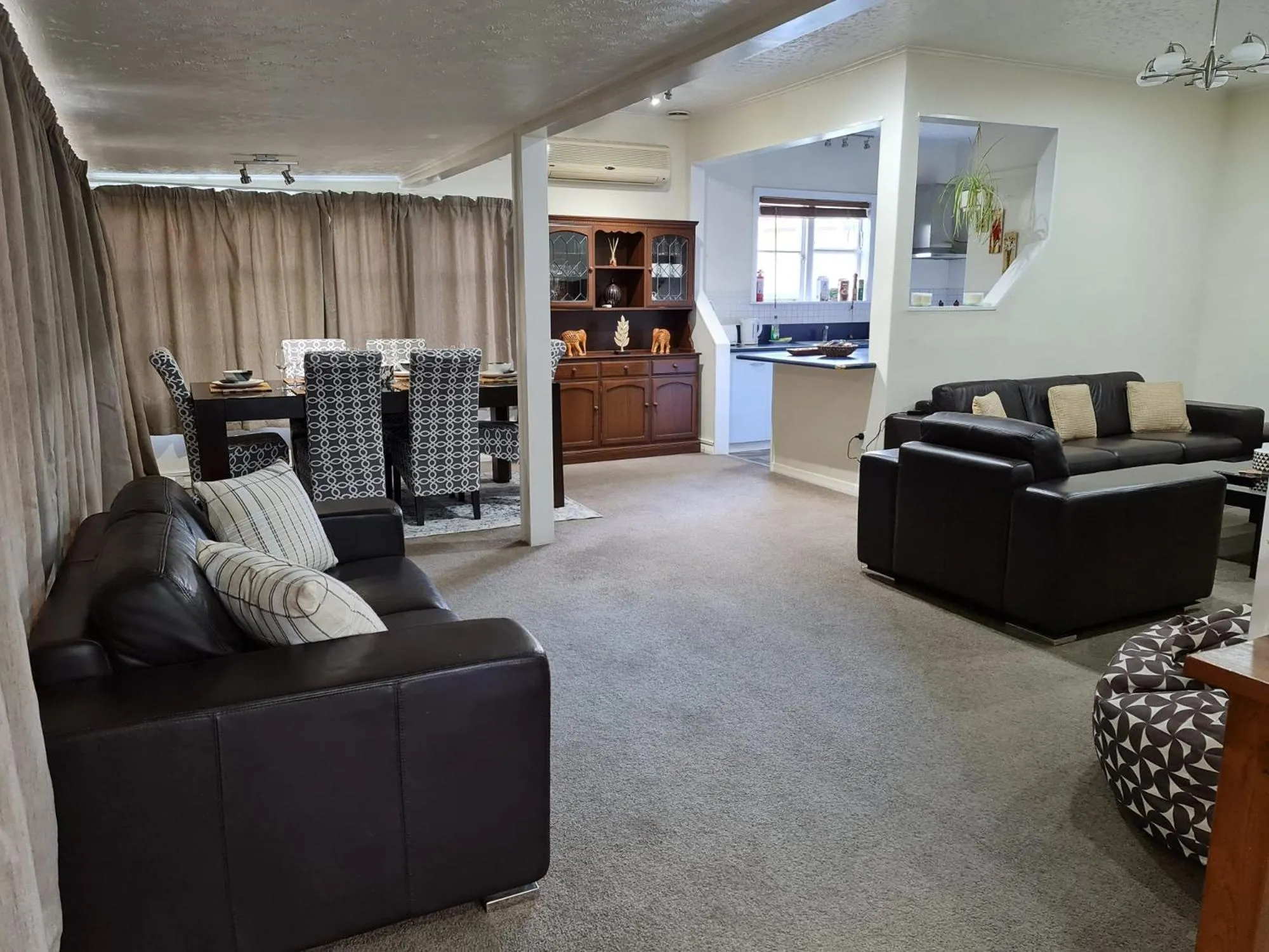 Seating area in Hidden Gem and Entire Bungalow in Central hutt