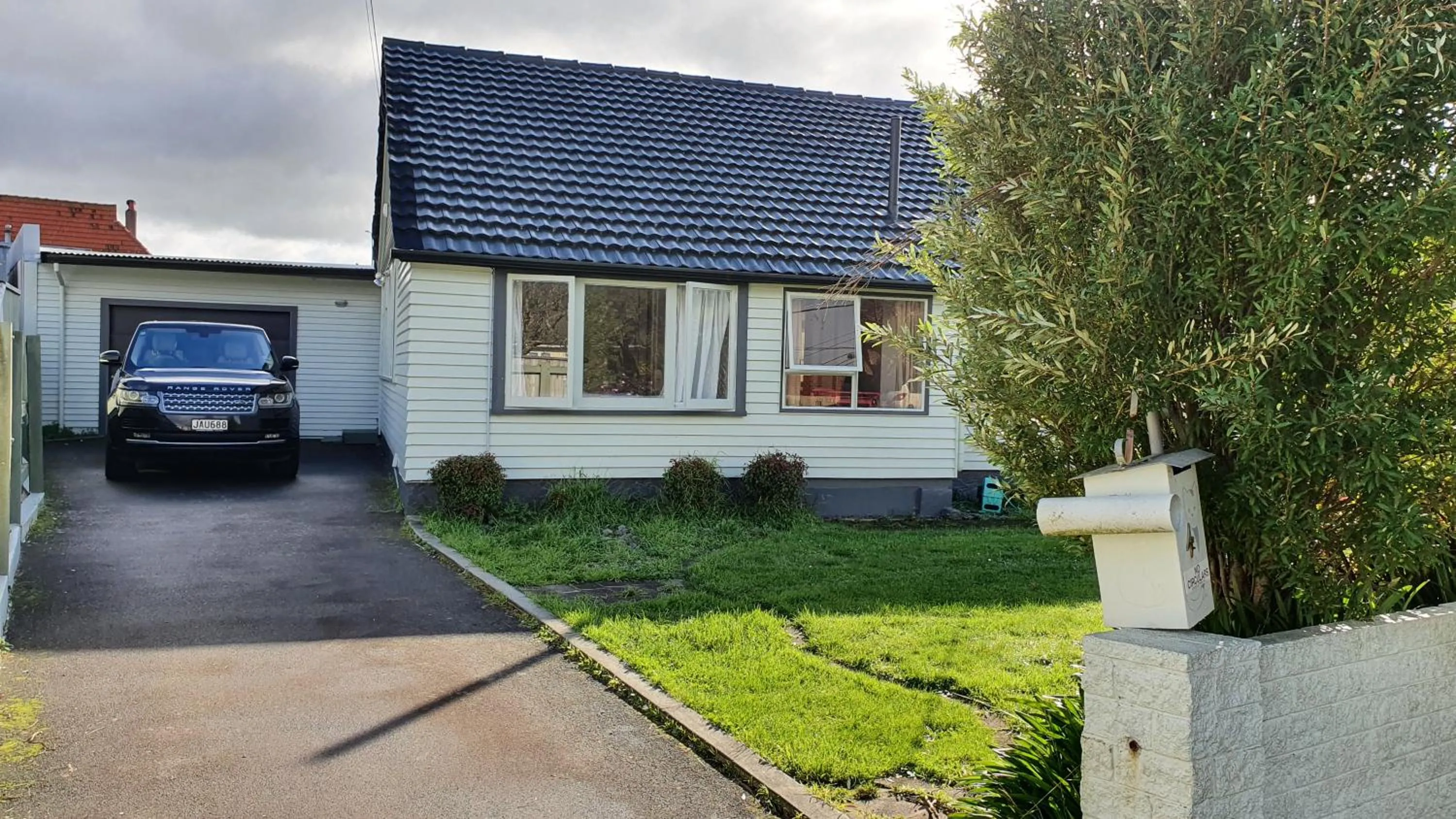 Property building in Hidden Gem and Entire Bungalow in Central hutt