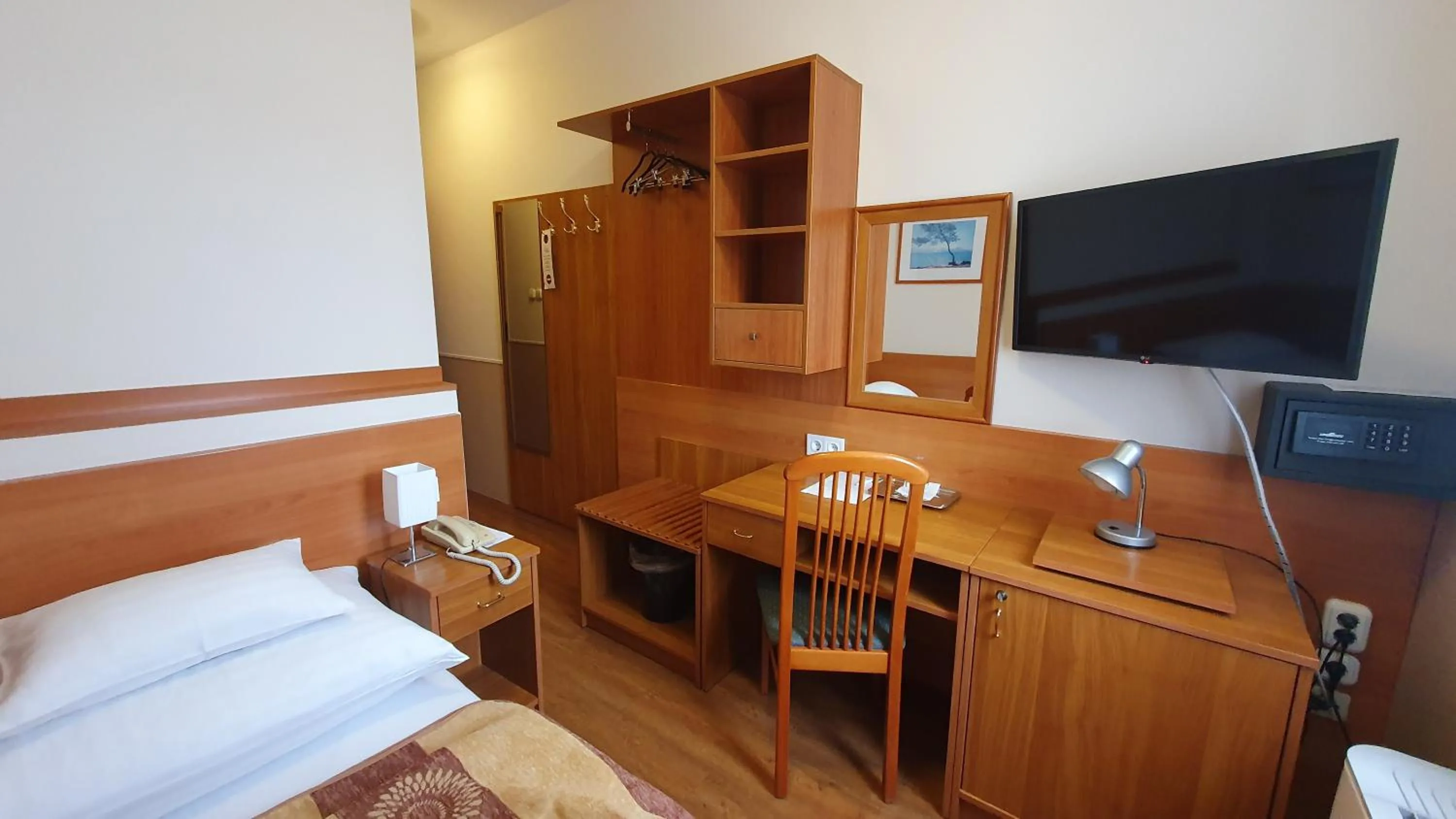 Bed in Hotel Baross