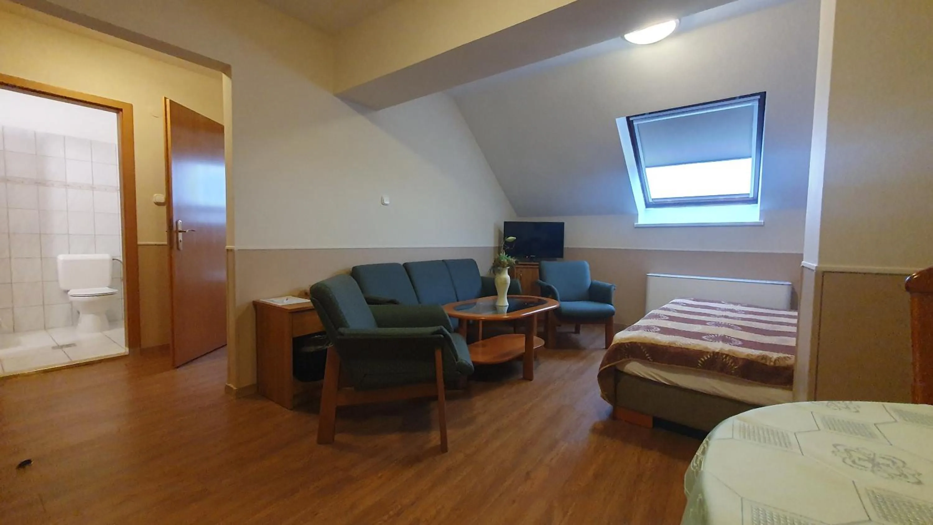 Bed in Hotel Baross