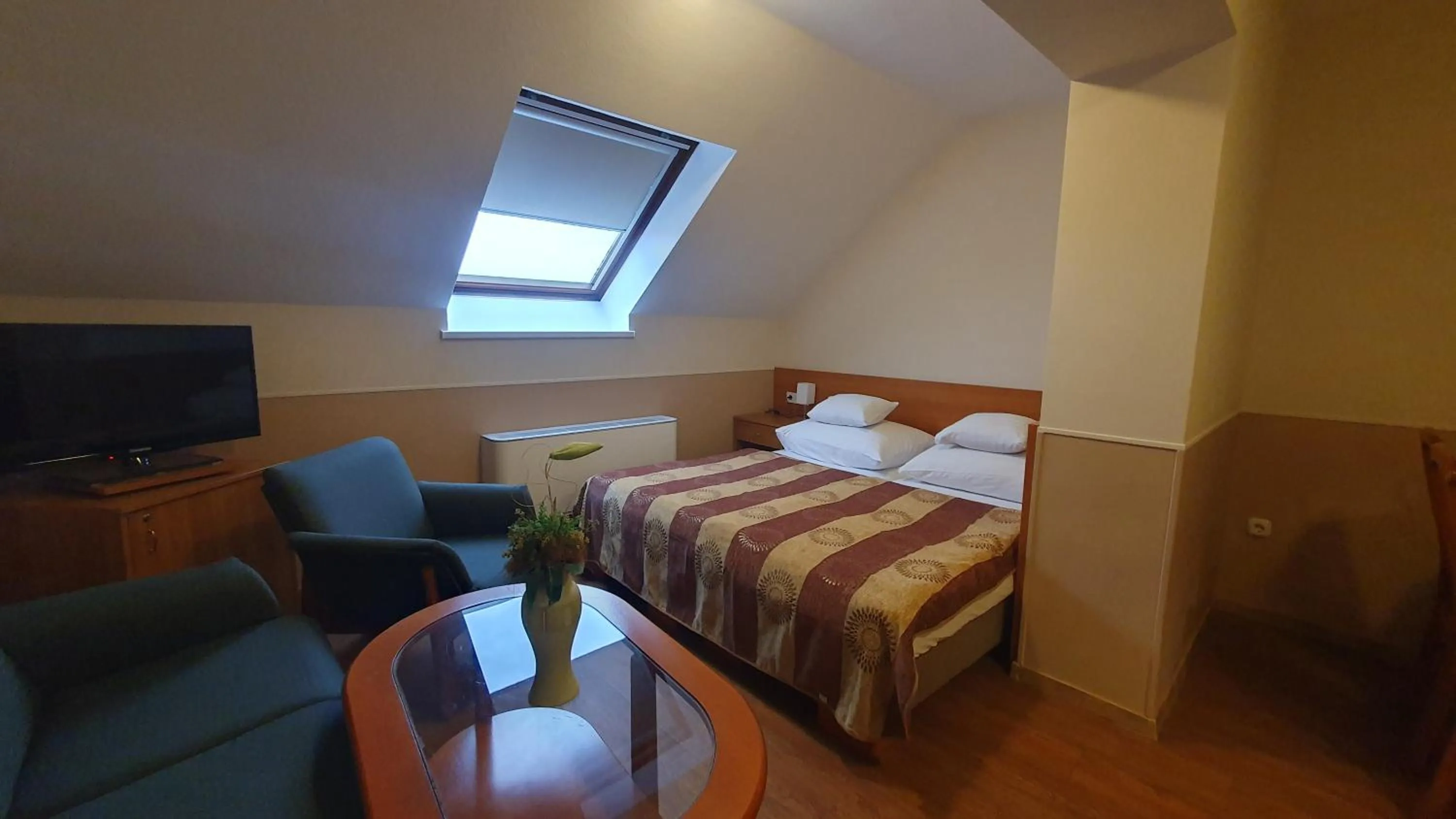 Bed in Hotel Baross