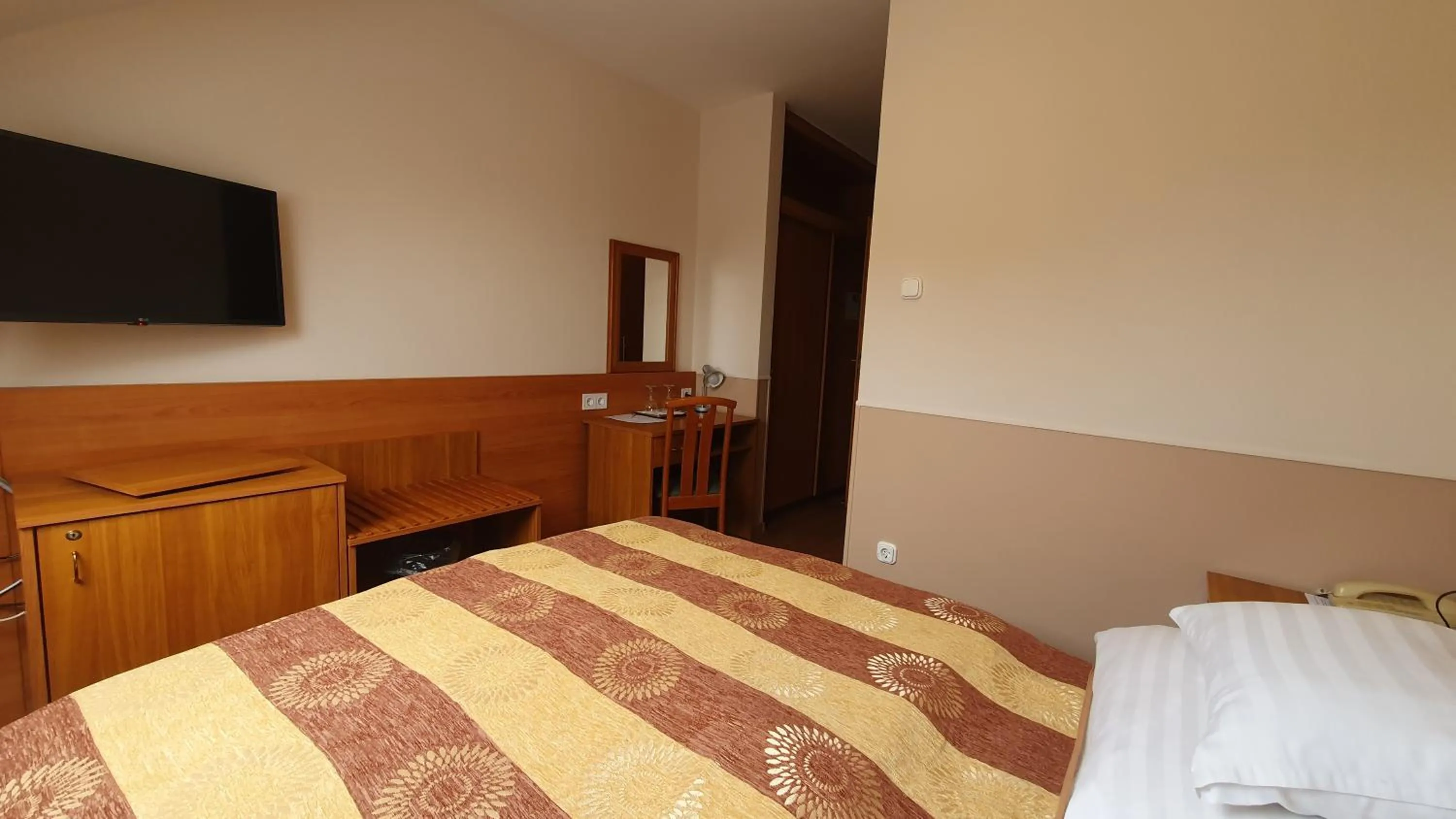 Bed in Hotel Baross