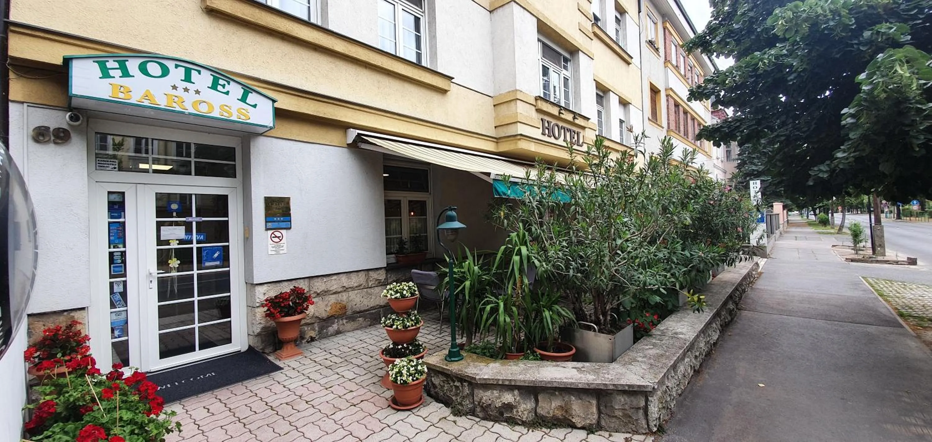 Patio in Hotel Baross