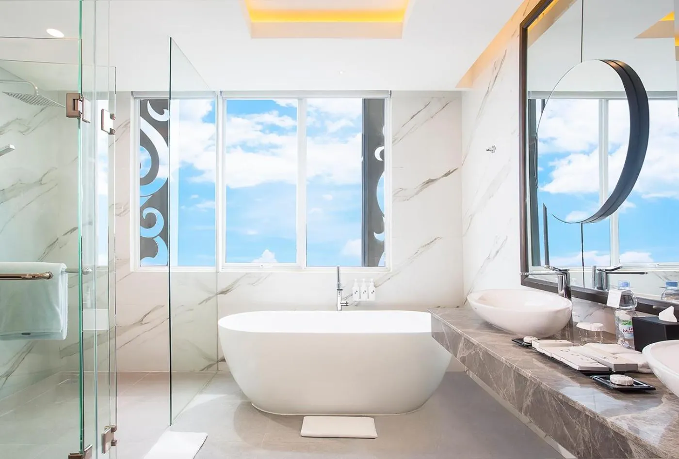 Shower in Swiss-Belhotel Cendrawasih, Biak