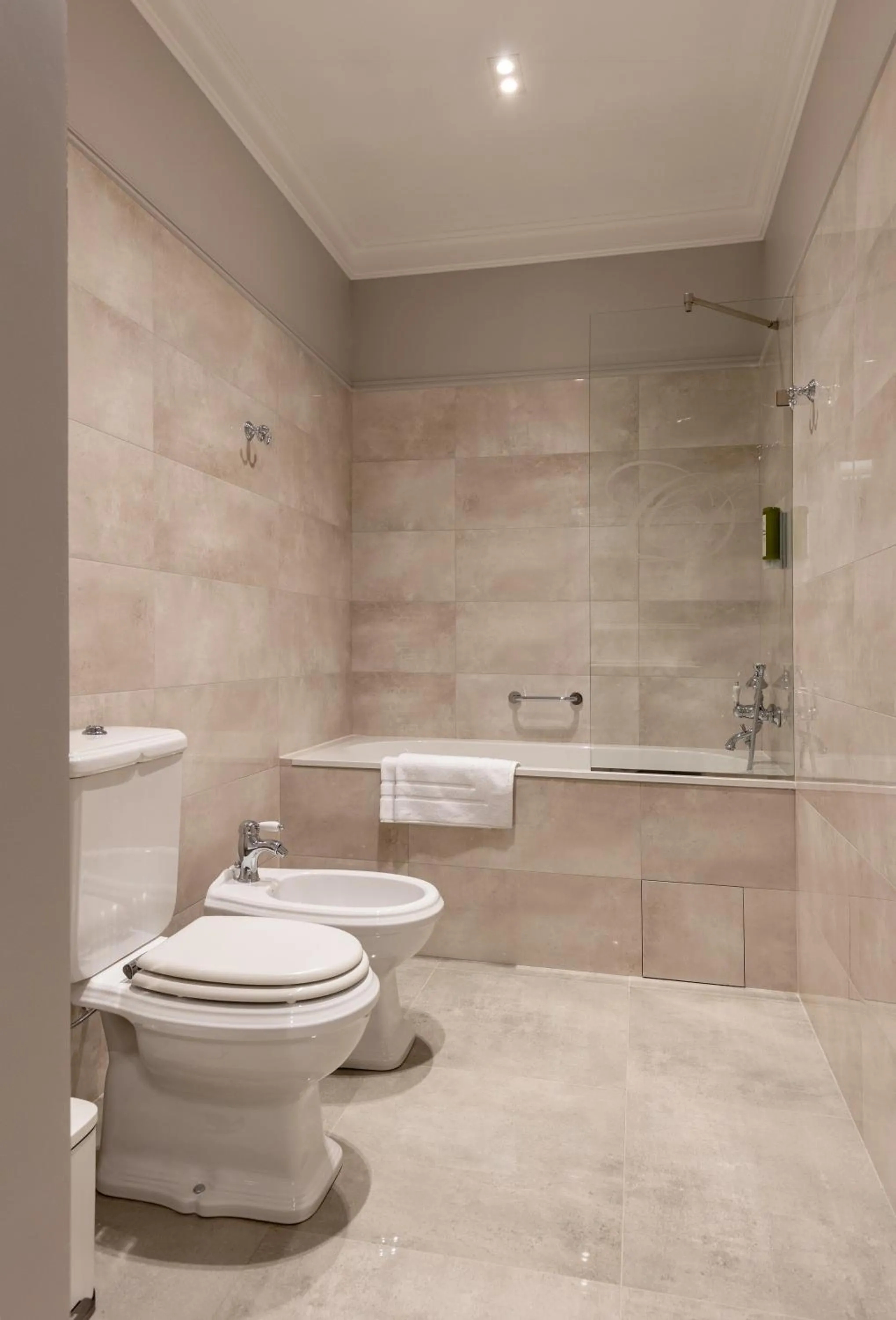 Shower in Dvoryansky Hotel