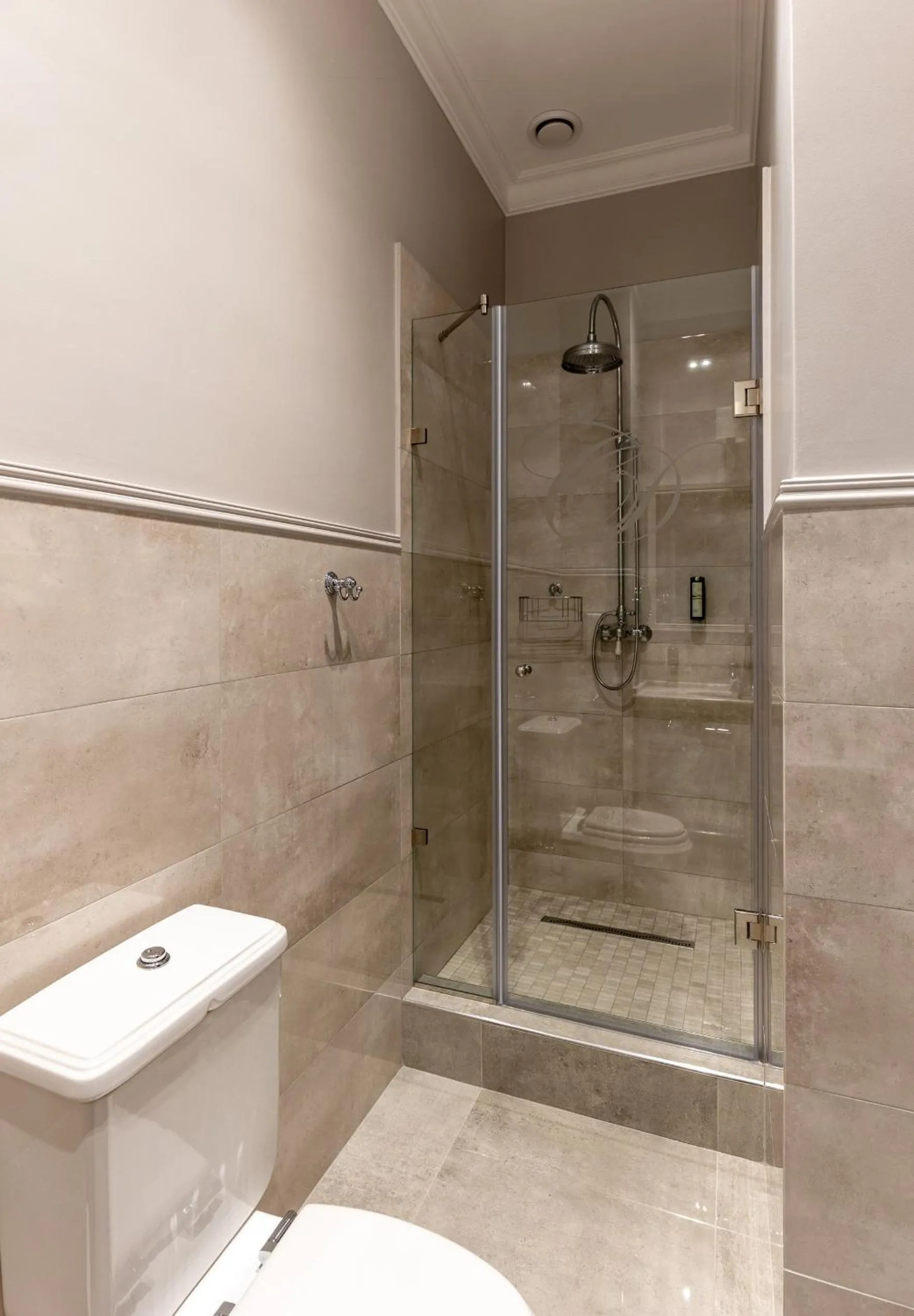 Shower in Dvoryansky Hotel