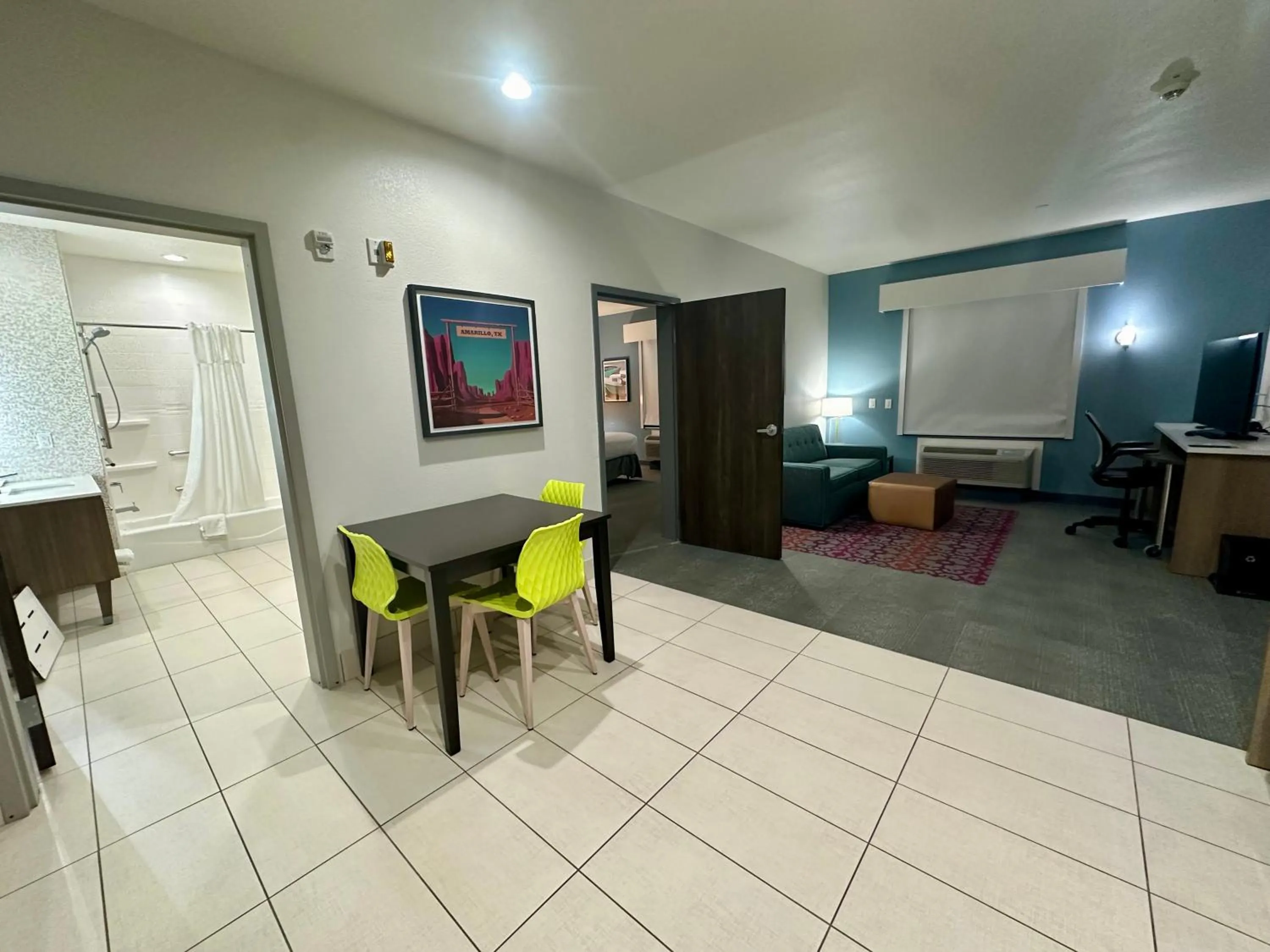 TV and multimedia in Home2 Suites By Hilton Amarillo East