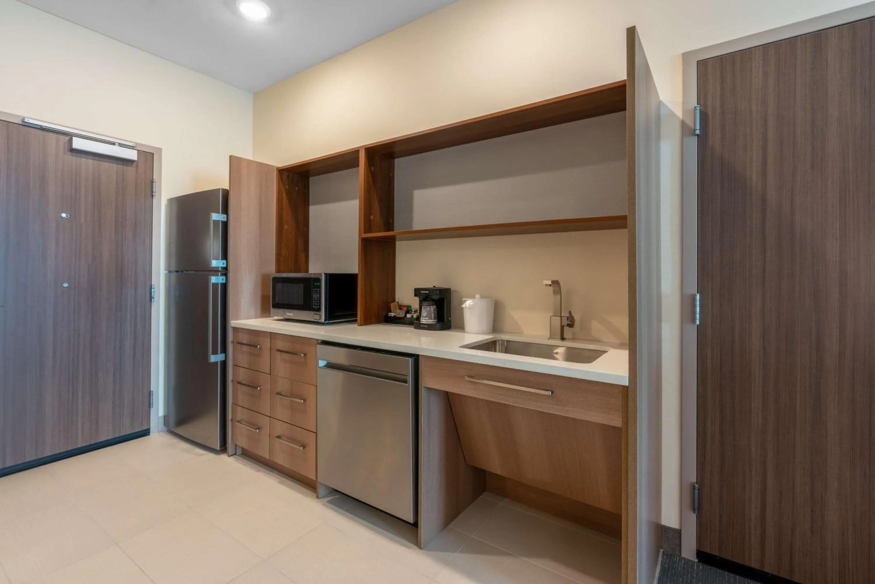Kitchen or kitchenette in Home2 Suites By Hilton Pocatello, Id