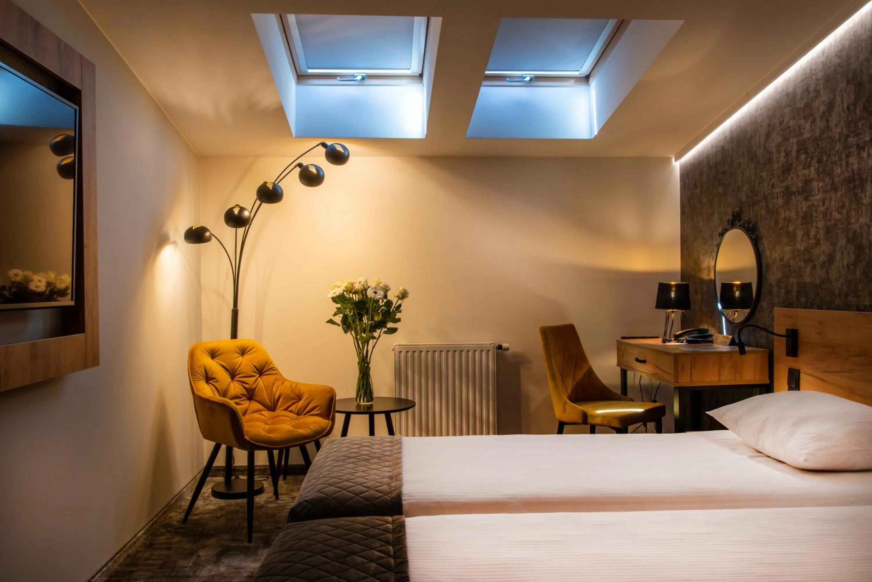 Bed in 1891 Garni Hotel