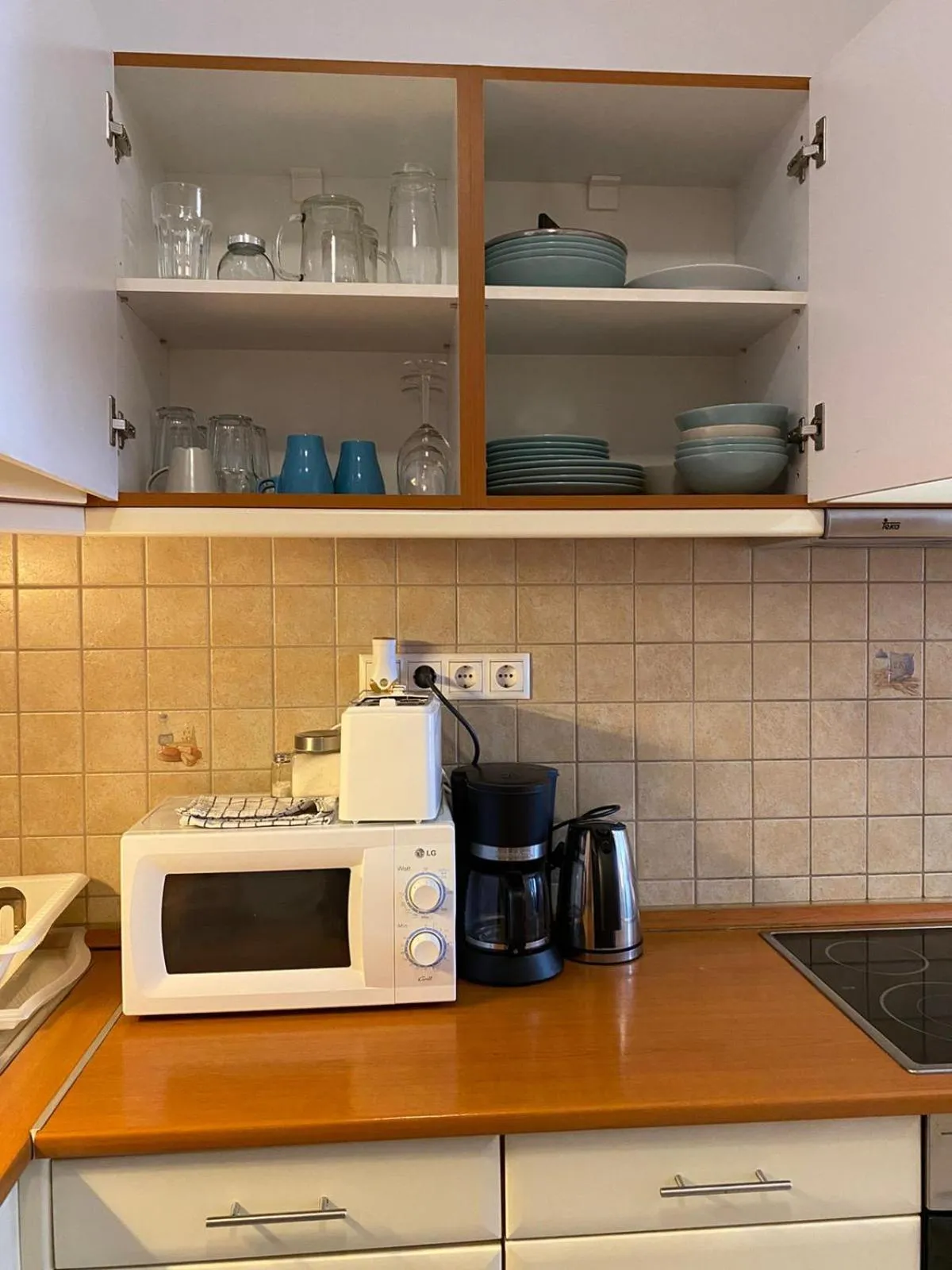 Coffee/tea facilities in Opera Residence