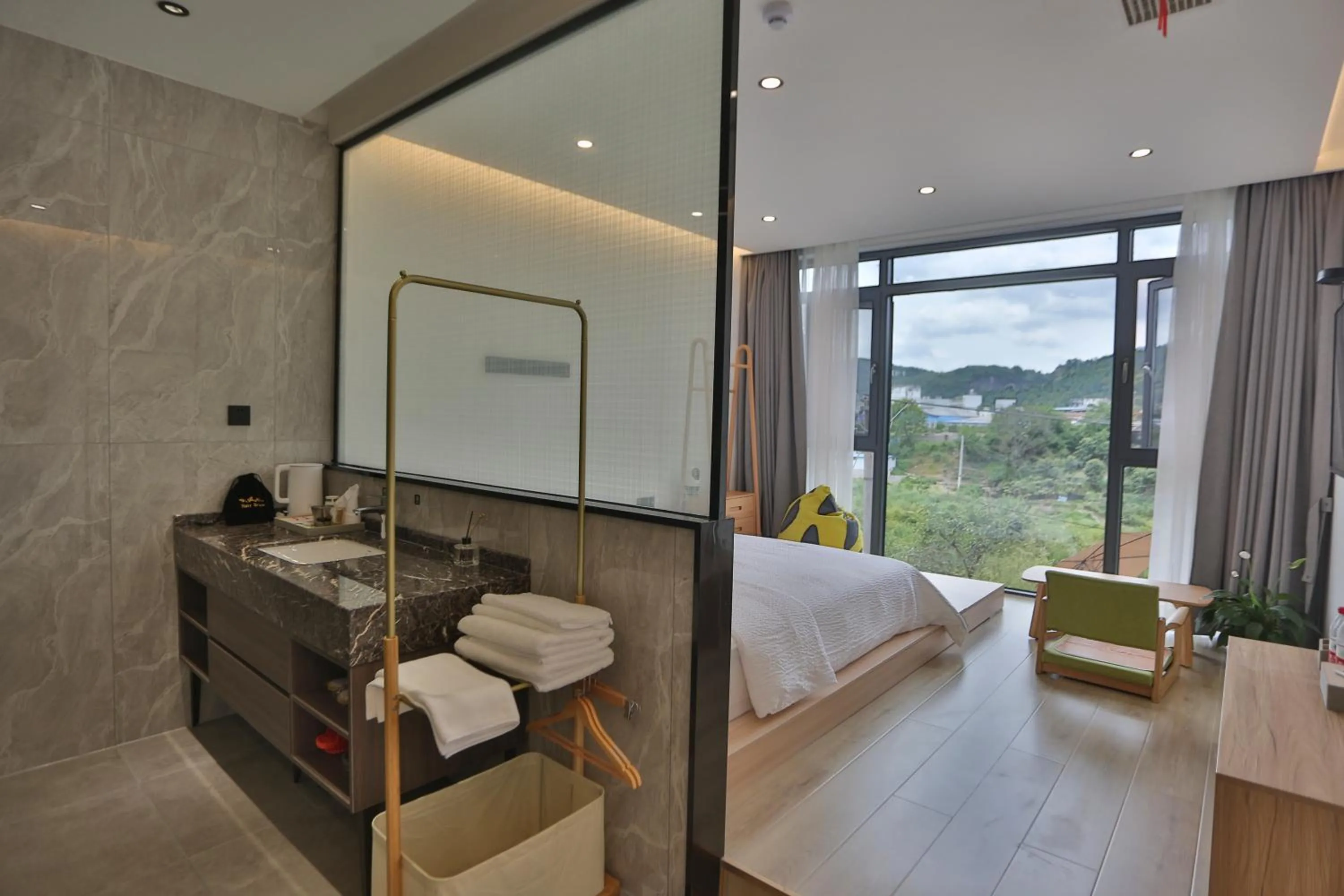 Double Room with Mountain View in Heaven's Gate Home Stay --free pick up service--panoramic view of Tianmen Mountain