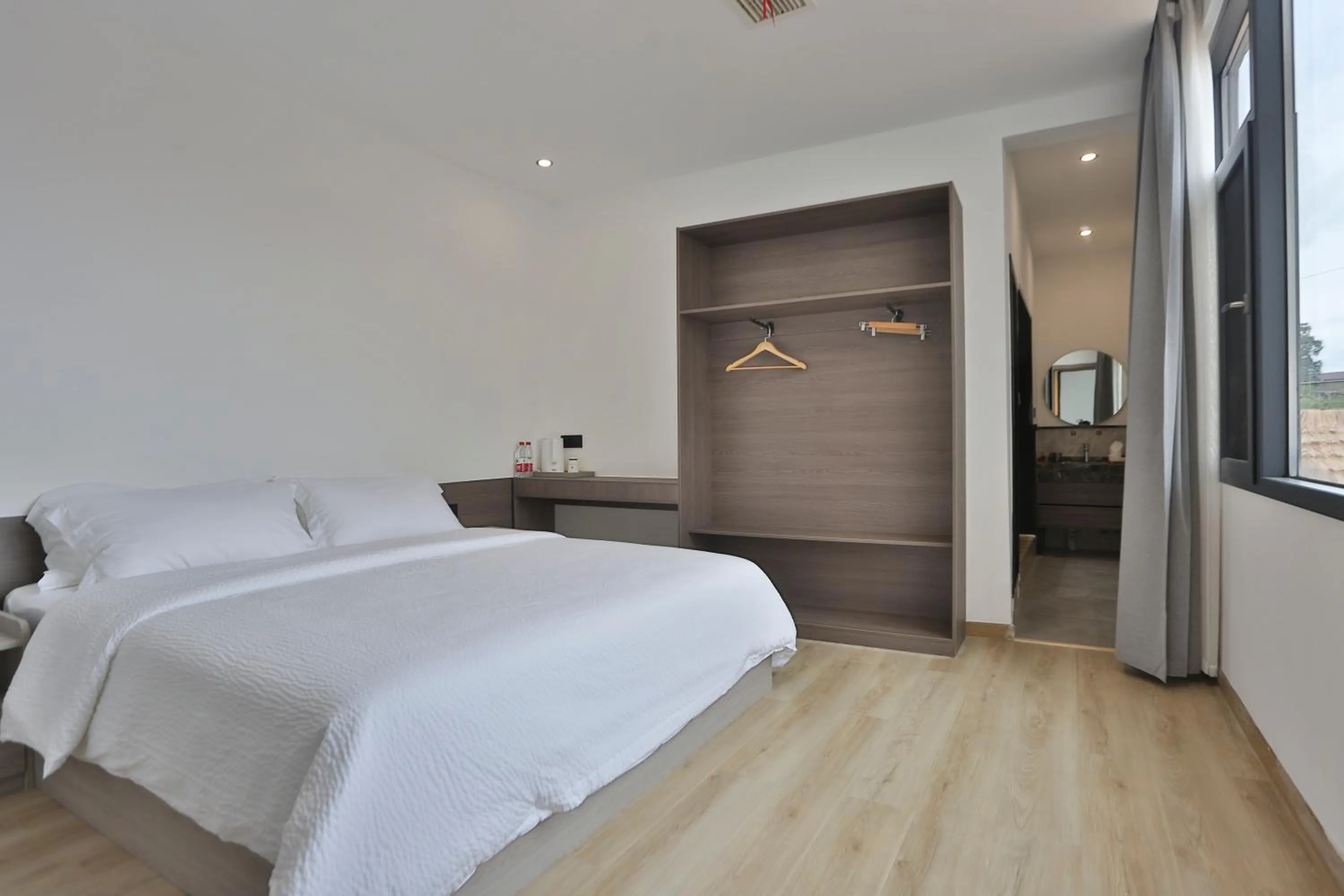 Two-Bedroom Suite in Heaven's Gate Home Stay --free pick up service--panoramic view of Tianmen Mountain